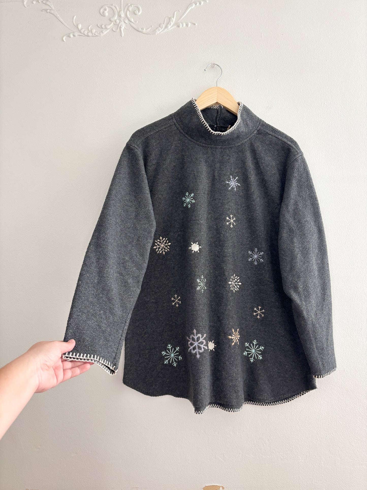 Vintage Grey Snowflake Fleece Sweater (XL)
