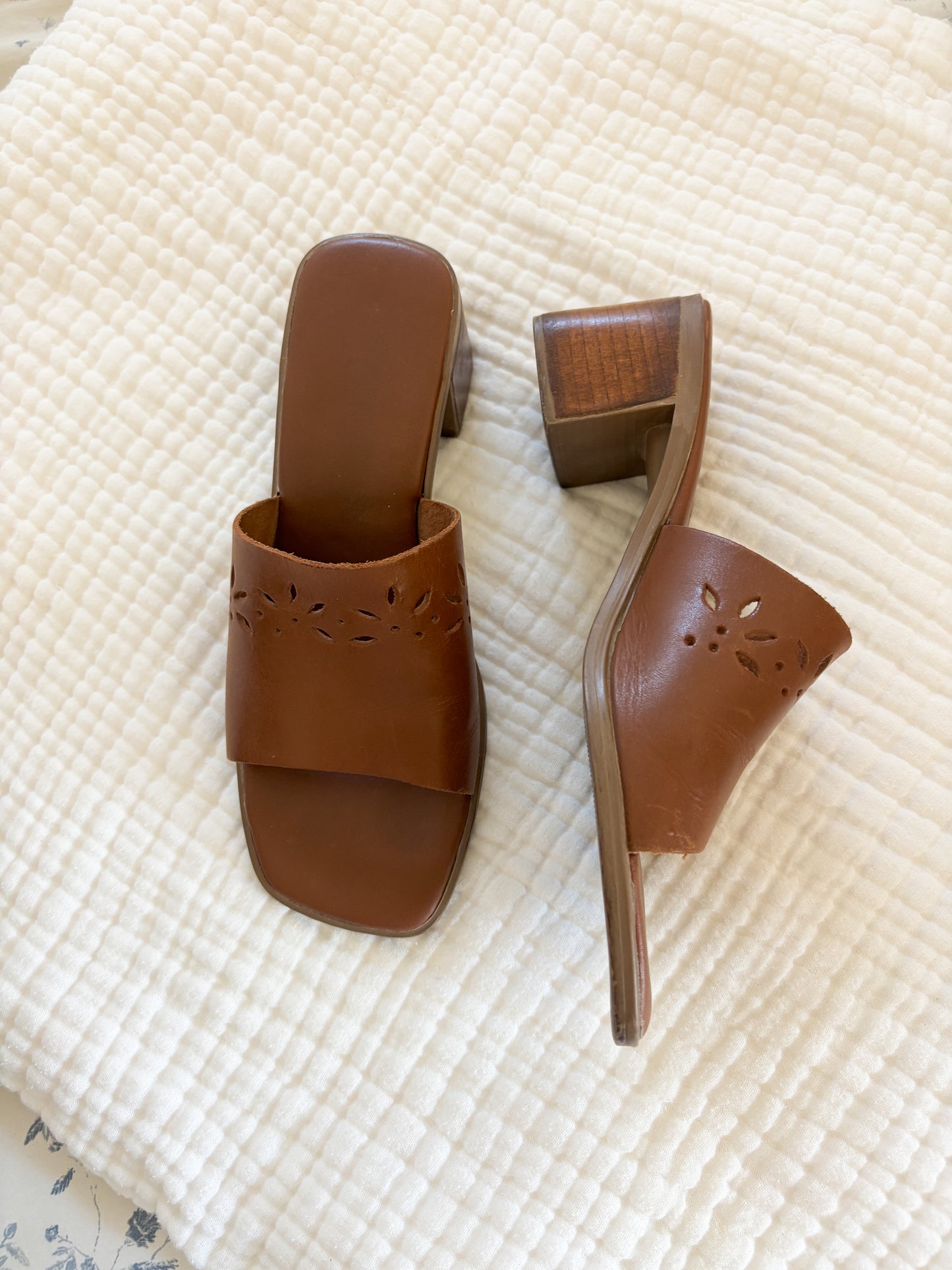 Vintage Brown Leather Heeled Sandals (6)