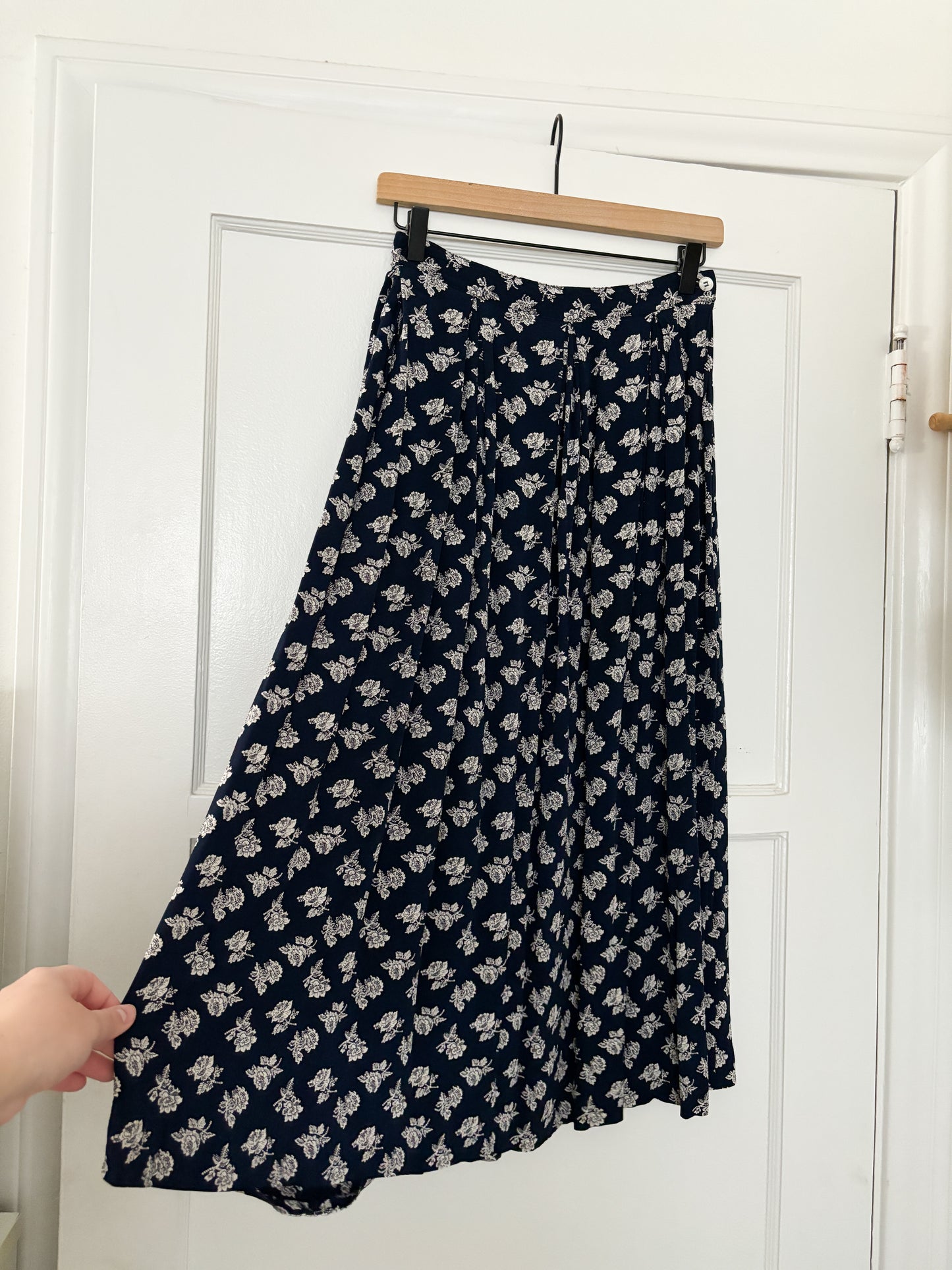 Vintage Talbots Navy Floral Skirt (26”)