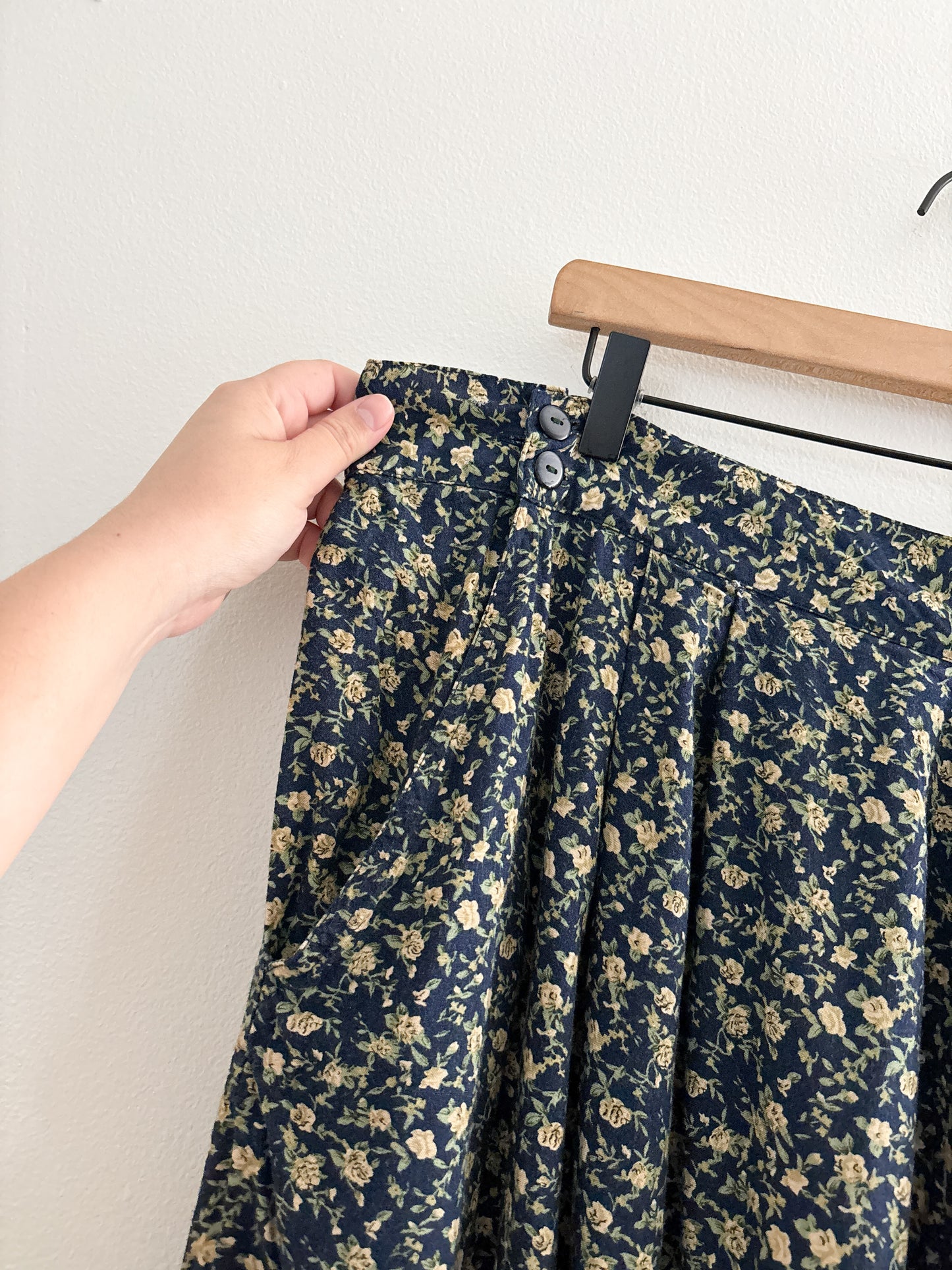 Vintage Floral Flowy Shorts (1x/2x)