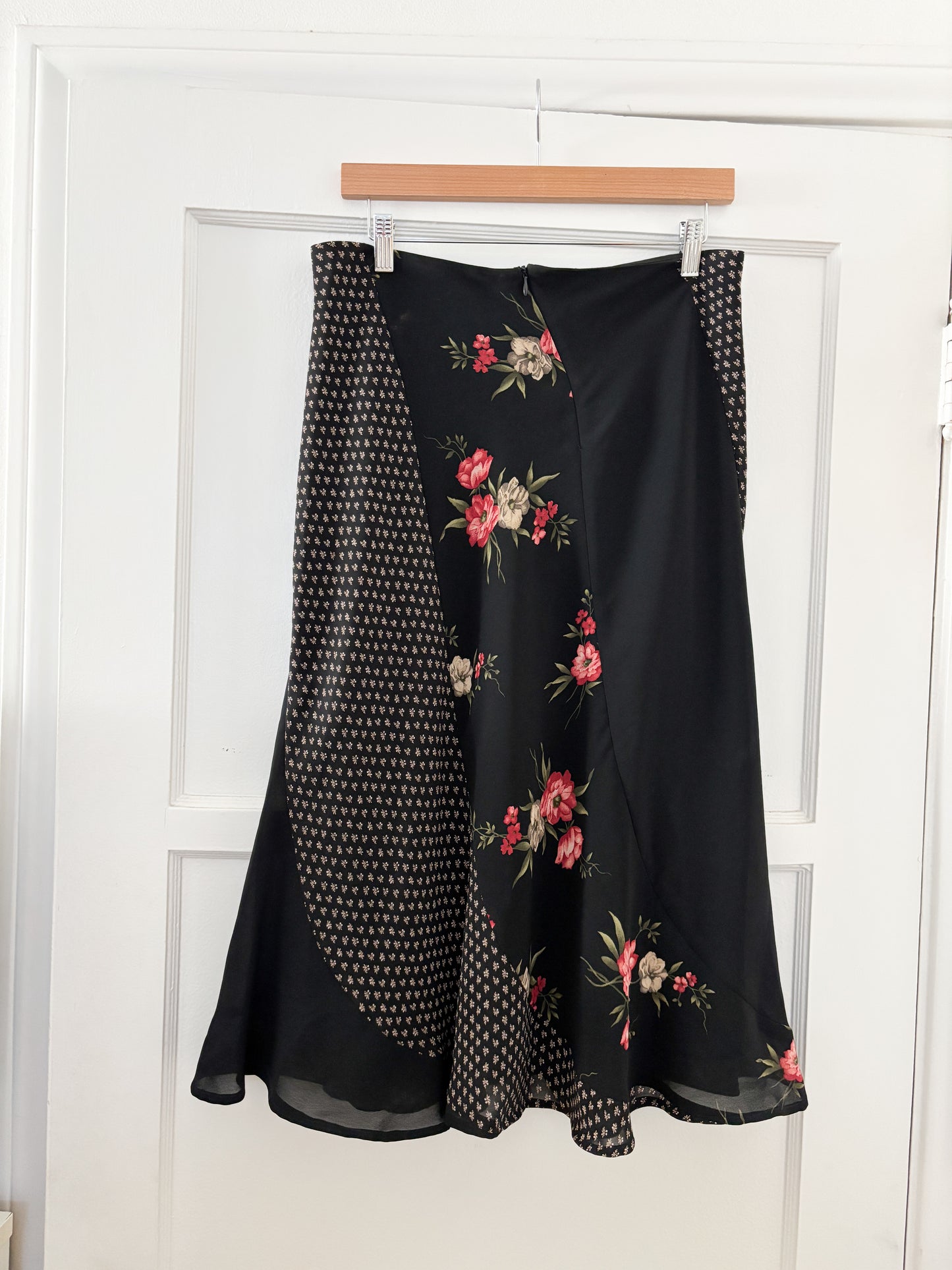 Vintage Floral Black Skirt (31/32”)
