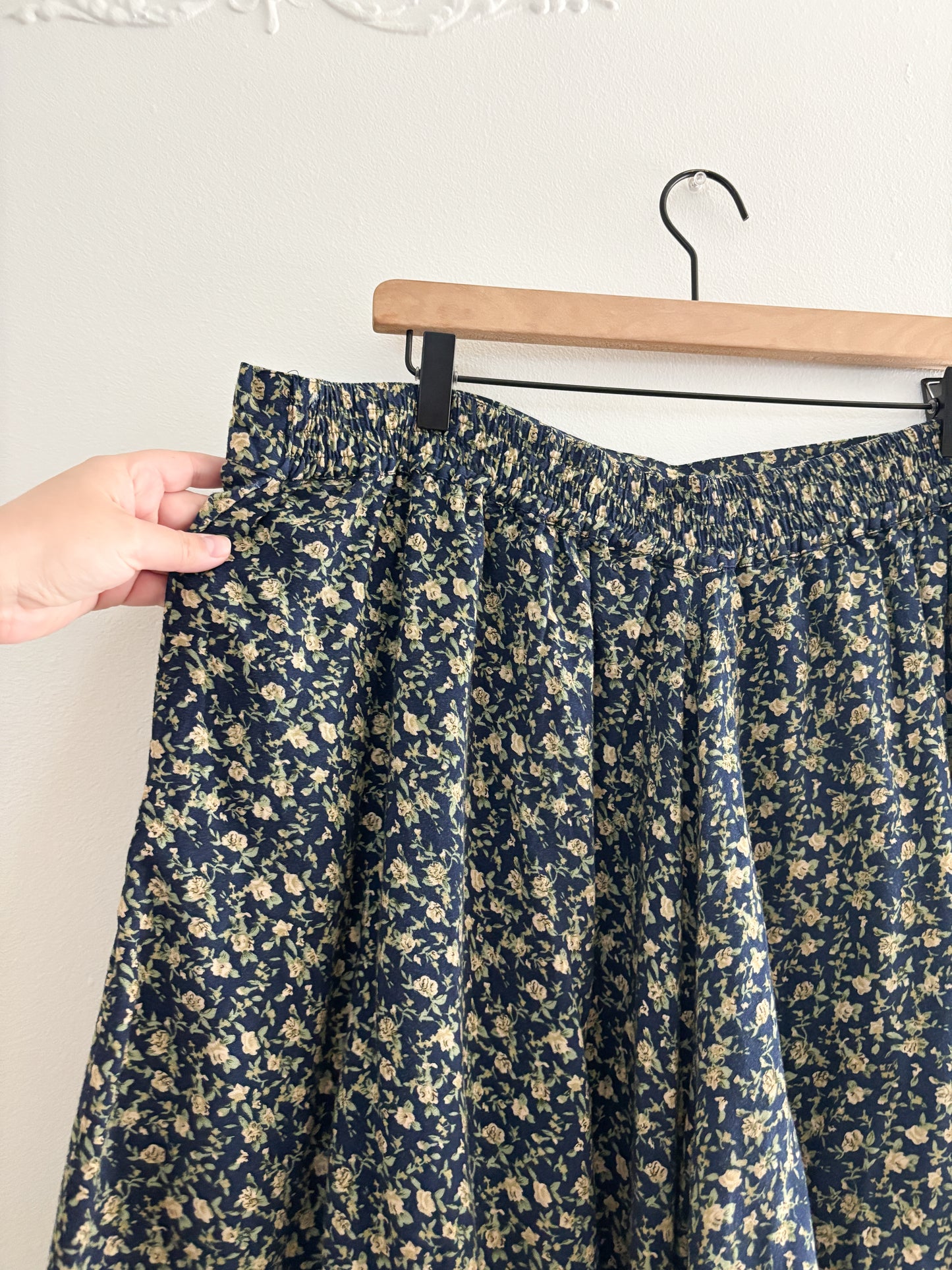 Vintage Floral Flowy Shorts (1x/2x)