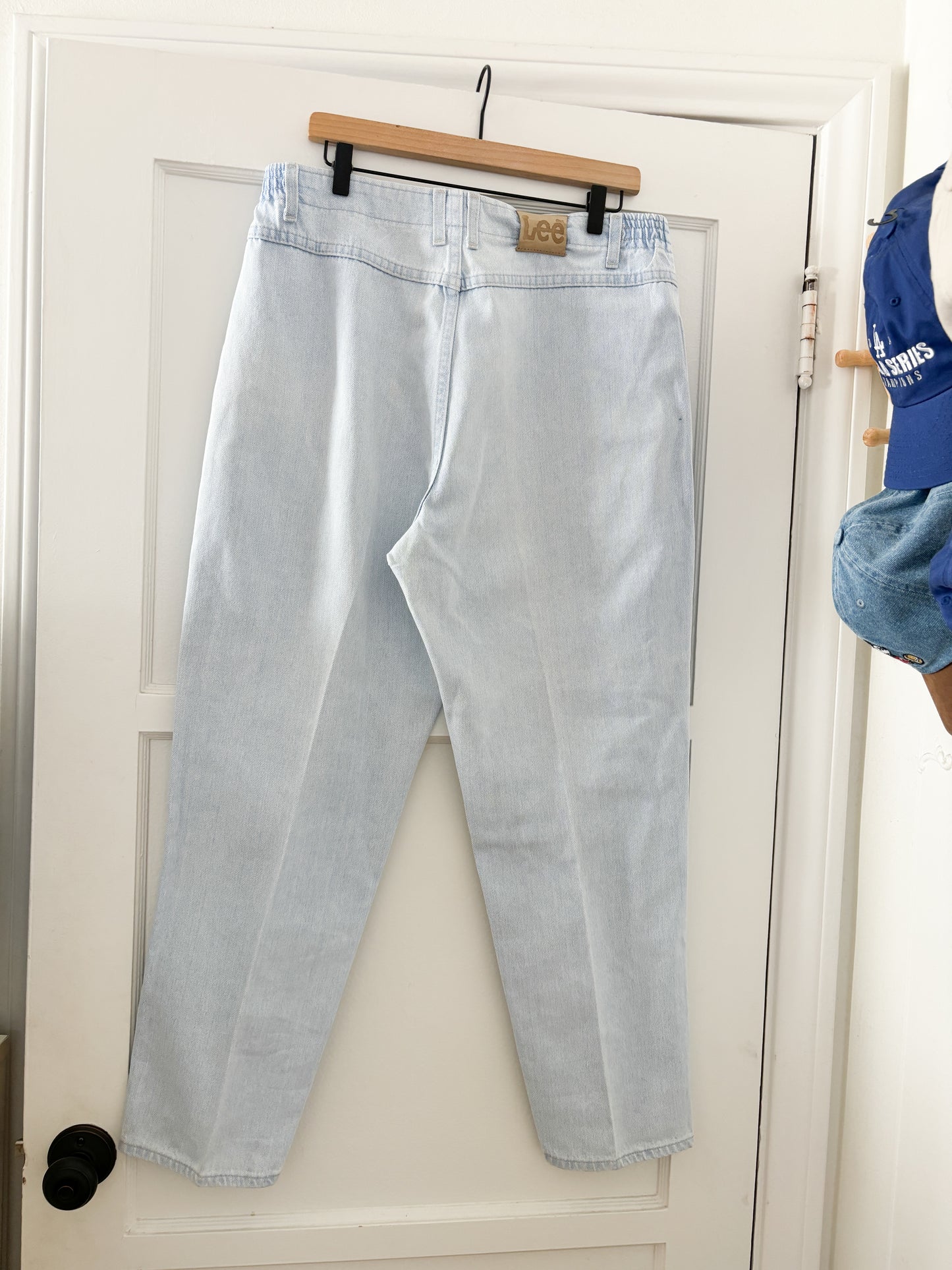 Vintage Lee Light Wash Jeans (33”)