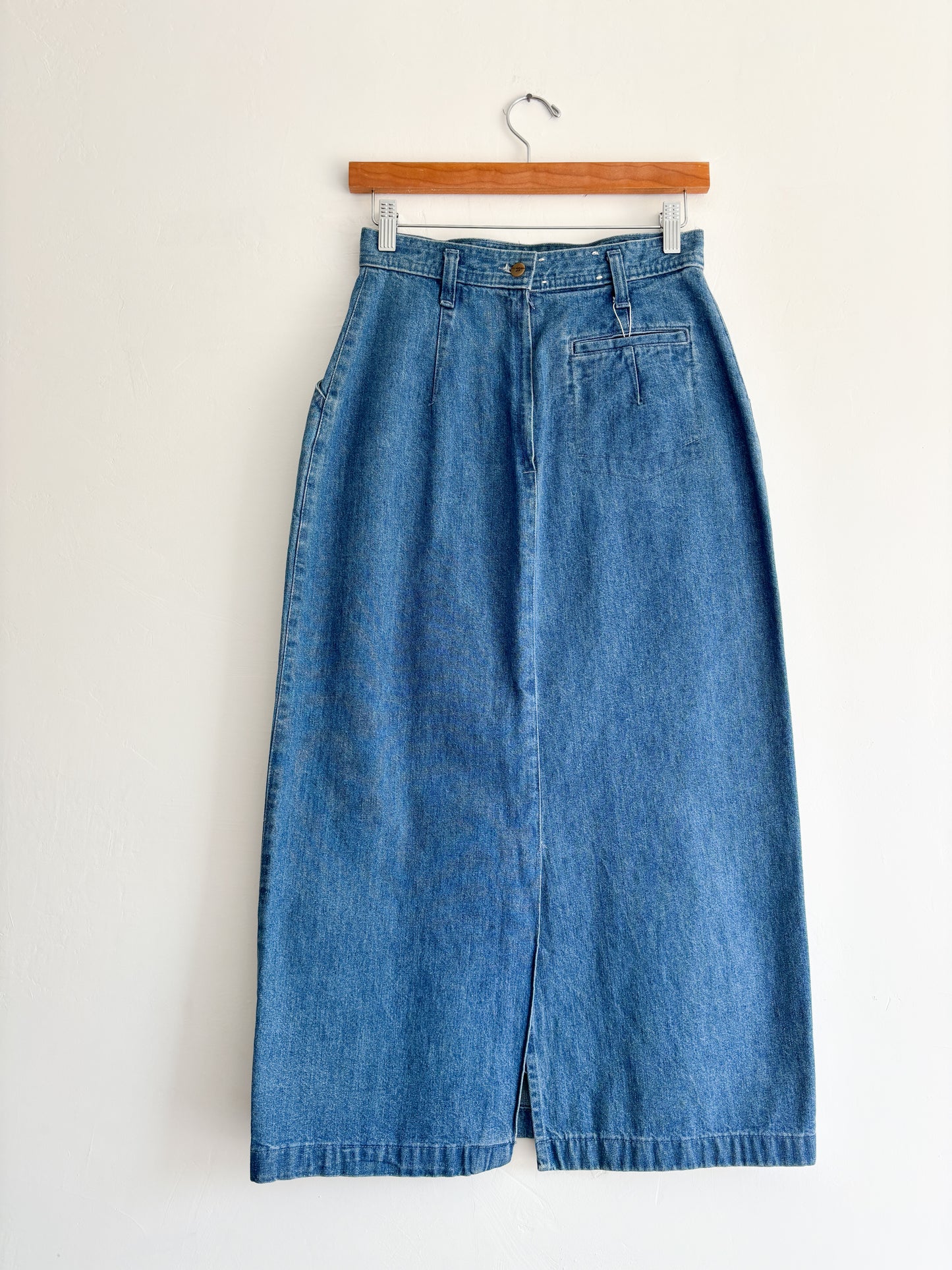 Vintage denim skirt (26”)