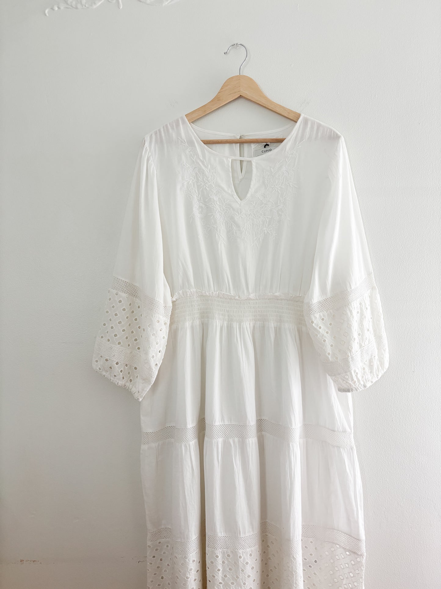 Cupio White dress (L)