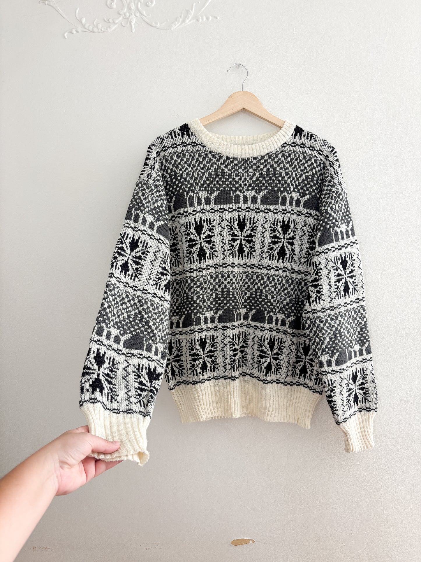 Vintage Patterned Sweater (L)