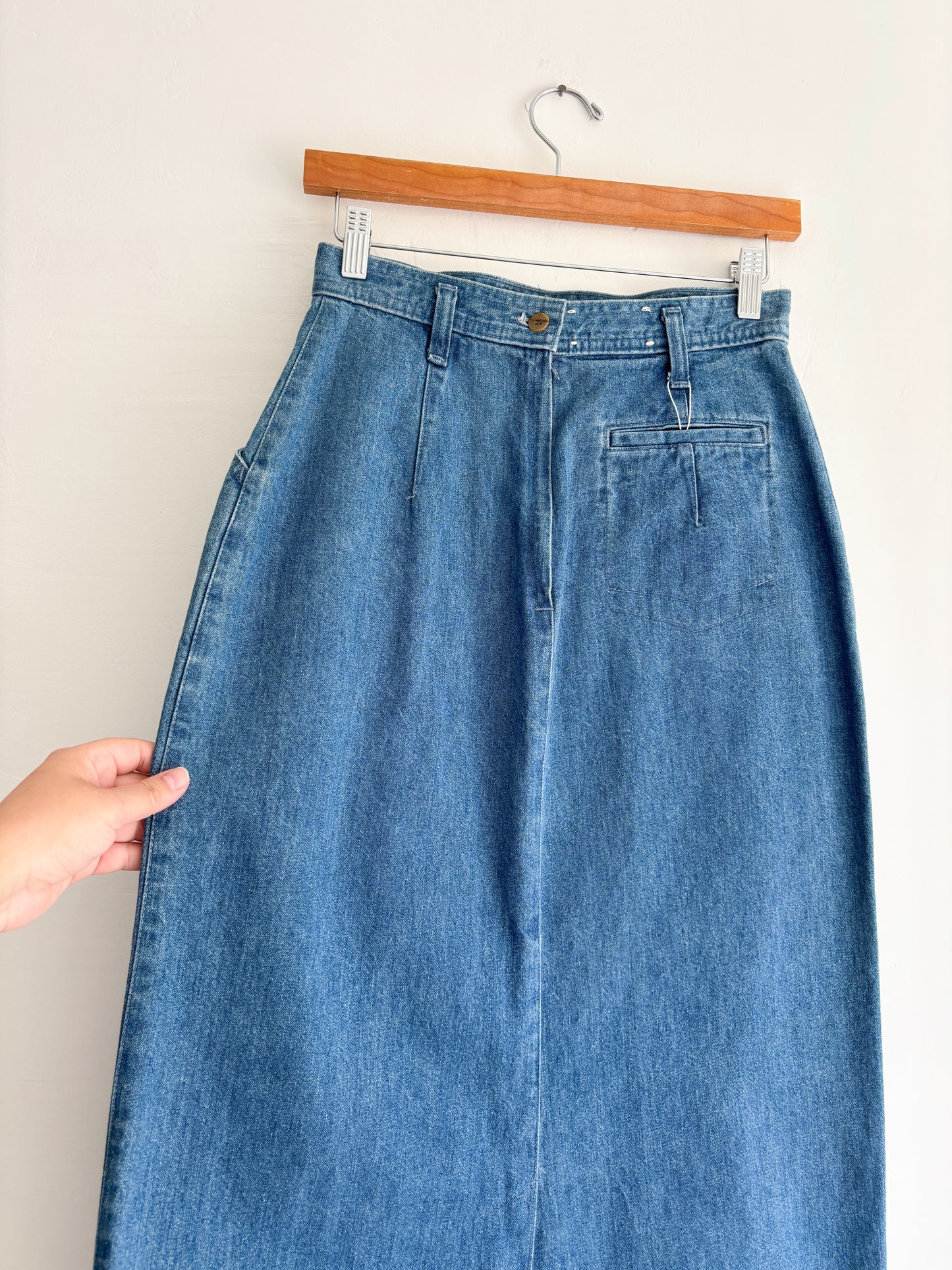 Vintage denim skirt (26”)