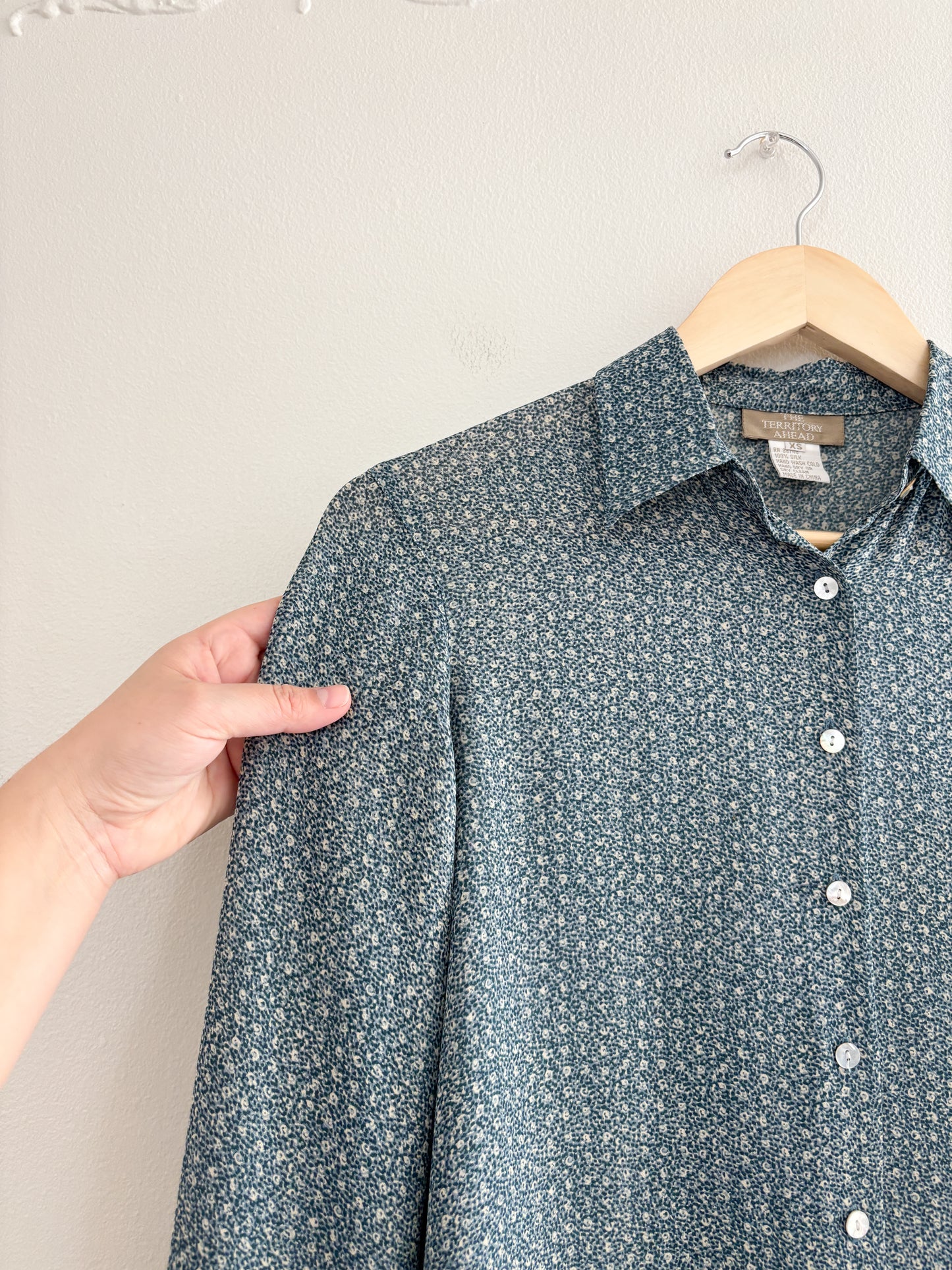 Vintage floral Silk button up (XS)