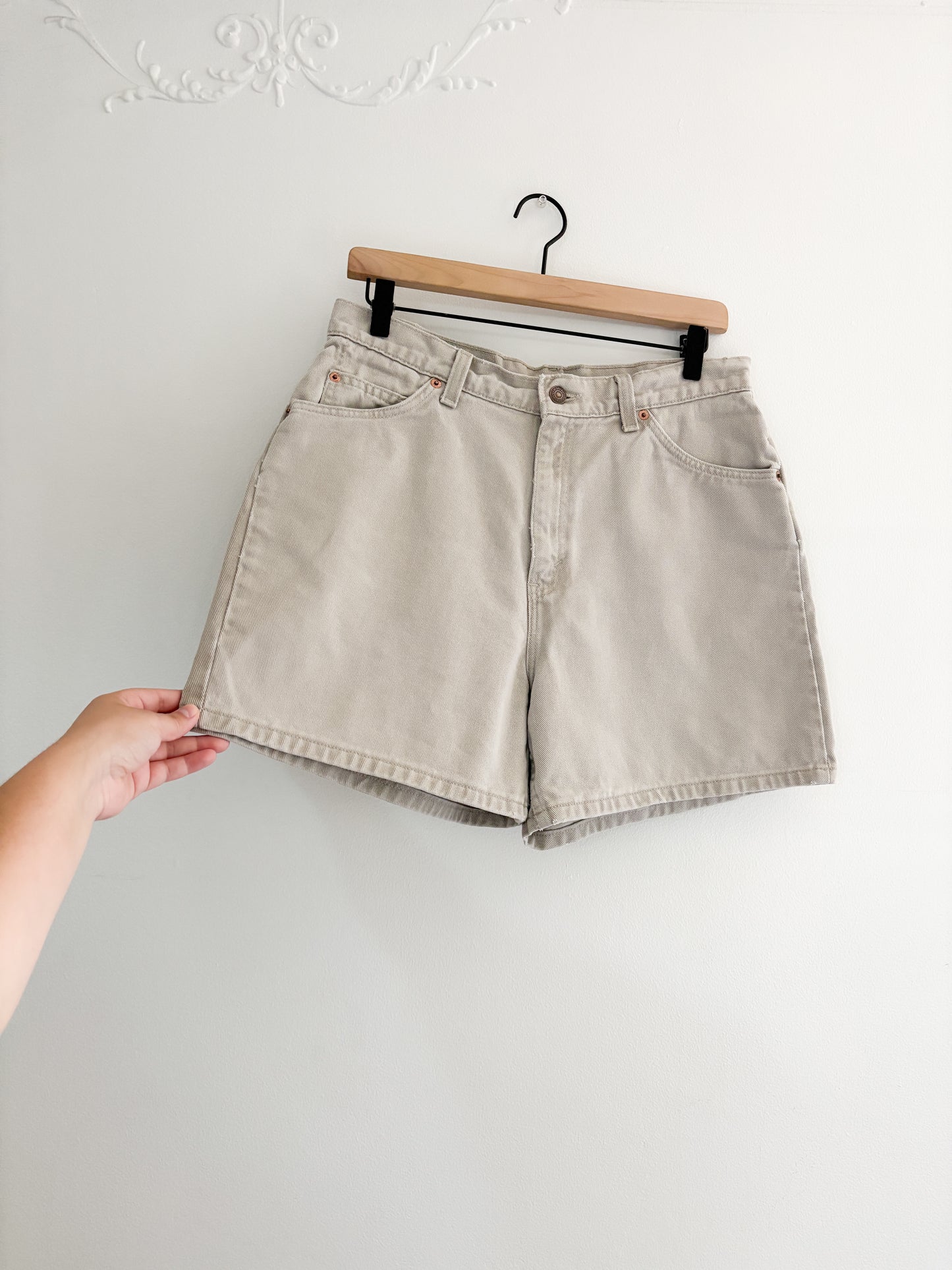 Levis Orange Tab Khaki Shorts (30”)