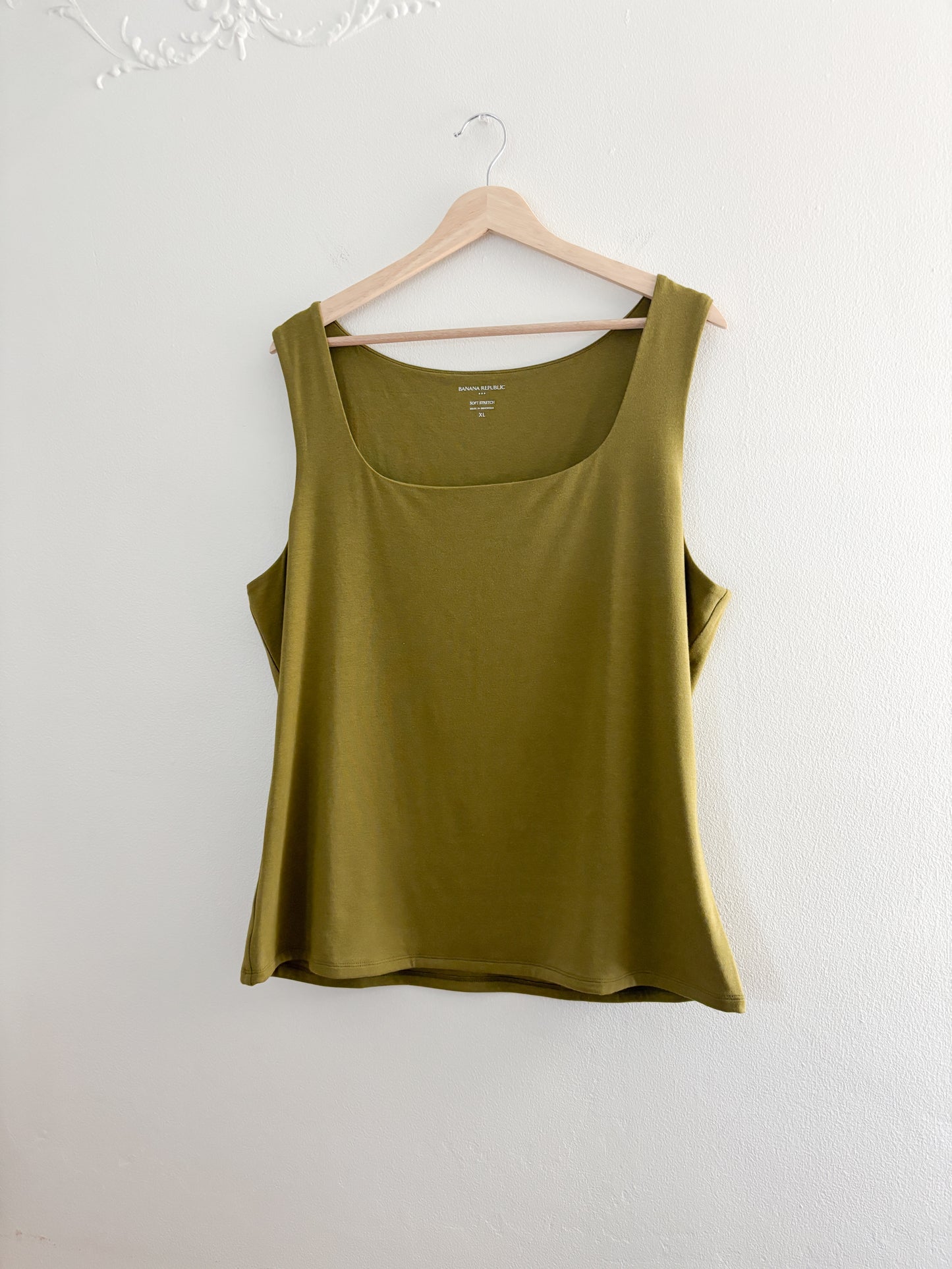 Banana Republic soft stretch tank (xl)