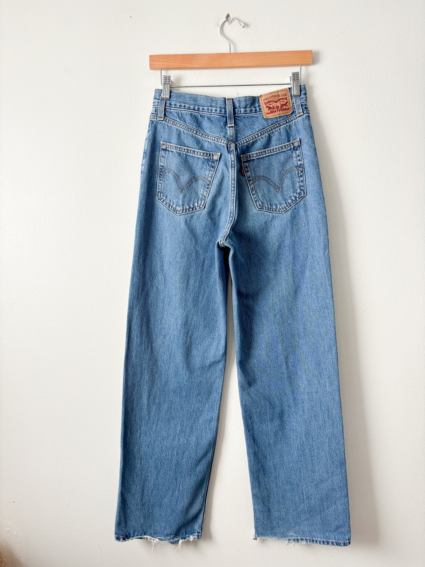 Levis High Waisted Straight Jeans