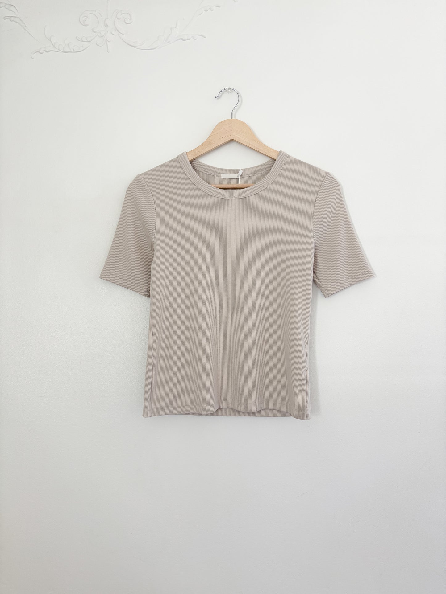 Uniqlo Ribbed Taupe Tee (M)