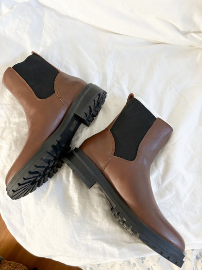 NEW Madewell Pull On Chelsea Lug Sole Boots