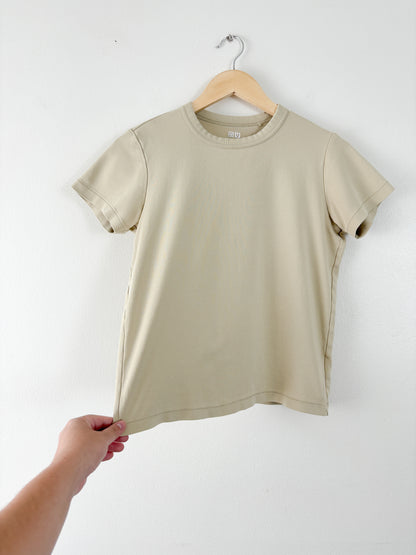 Uniqlo basic tee