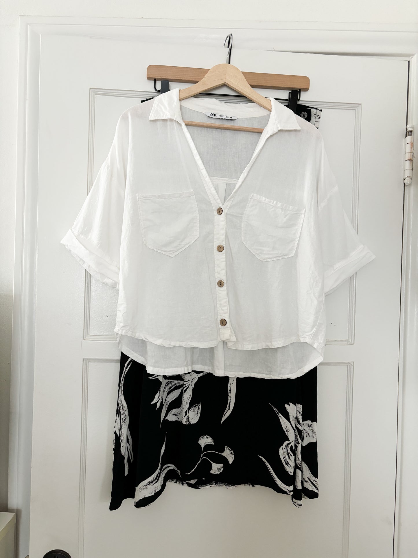 Vintage Black floral Skirt (30/31”)