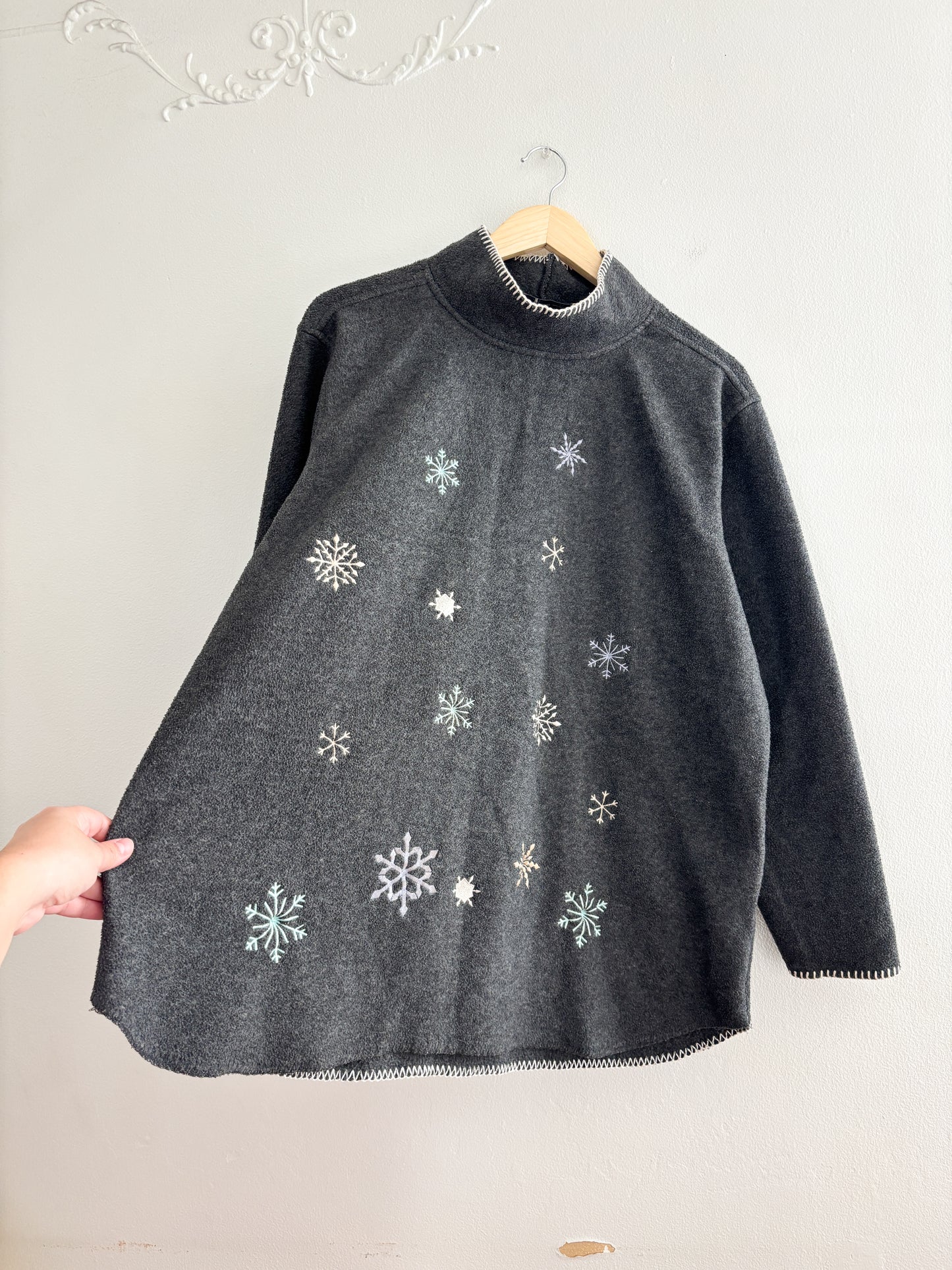 Vintage Grey Snowflake Fleece Sweater (XL)