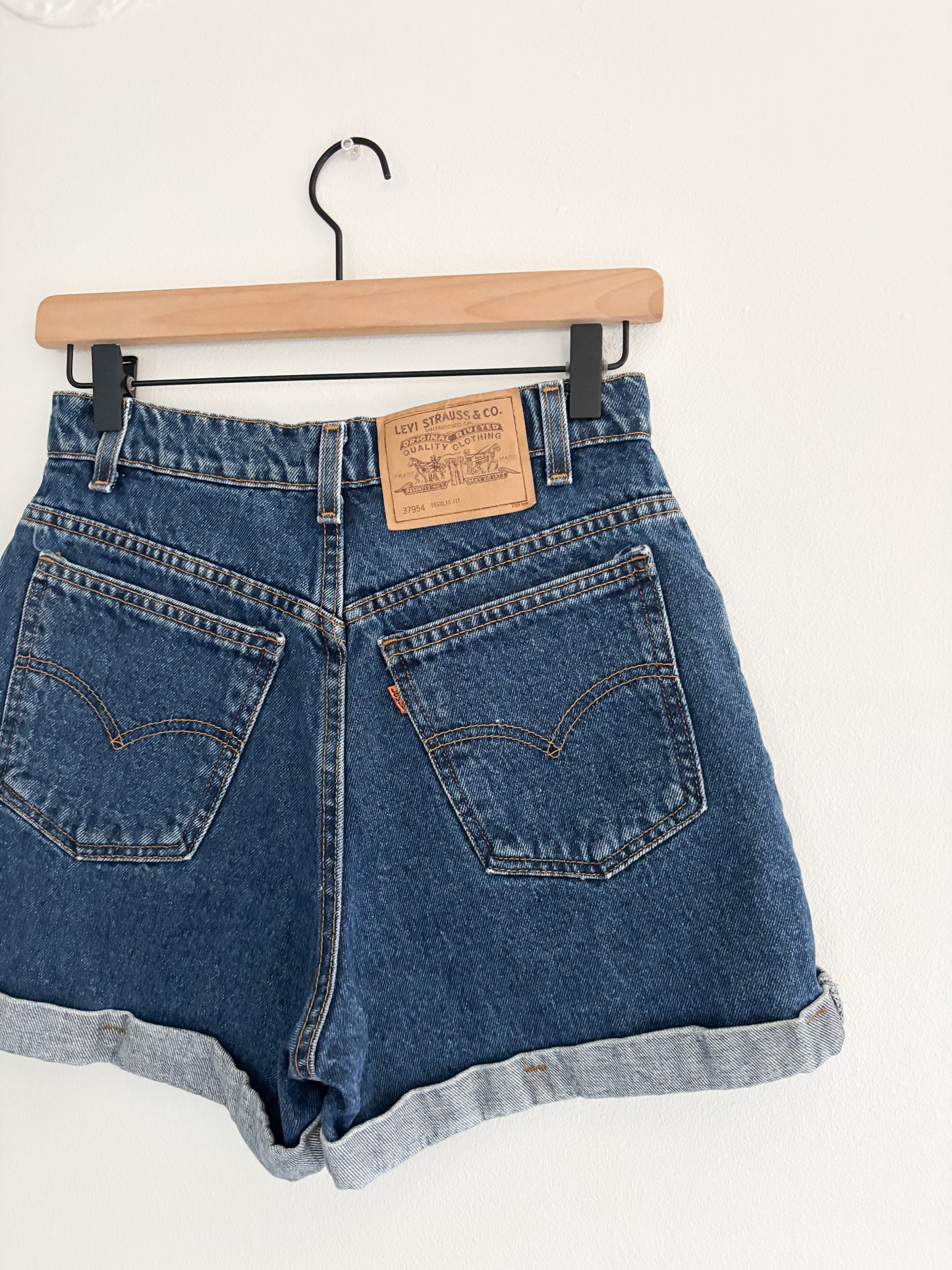 Levis Orange Tab Dark Wash Shorts (26”)