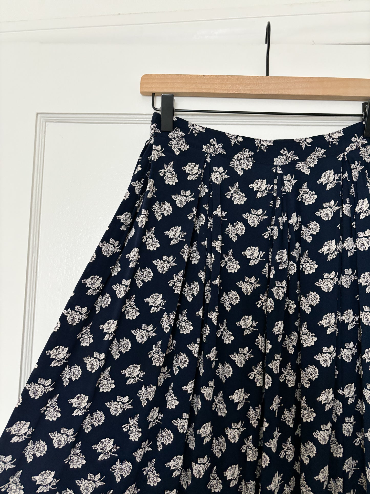 Vintage Talbots Navy Floral Skirt (26”)