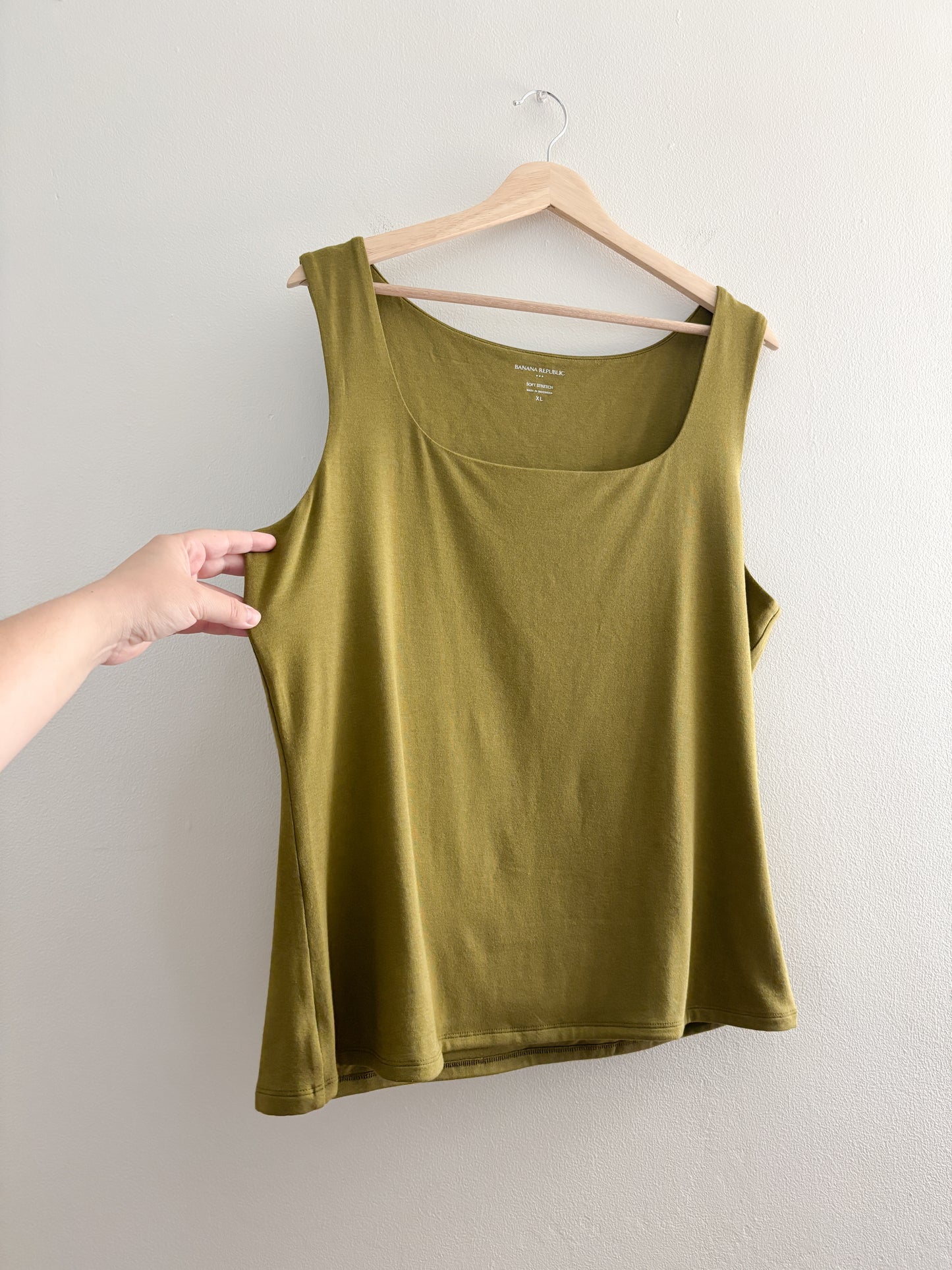 Banana Republic soft stretch tank (xl)