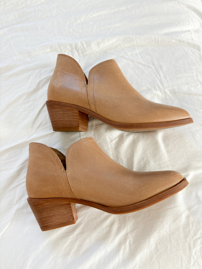 Nisolo Mia Everyday Ankle Bootie (8)