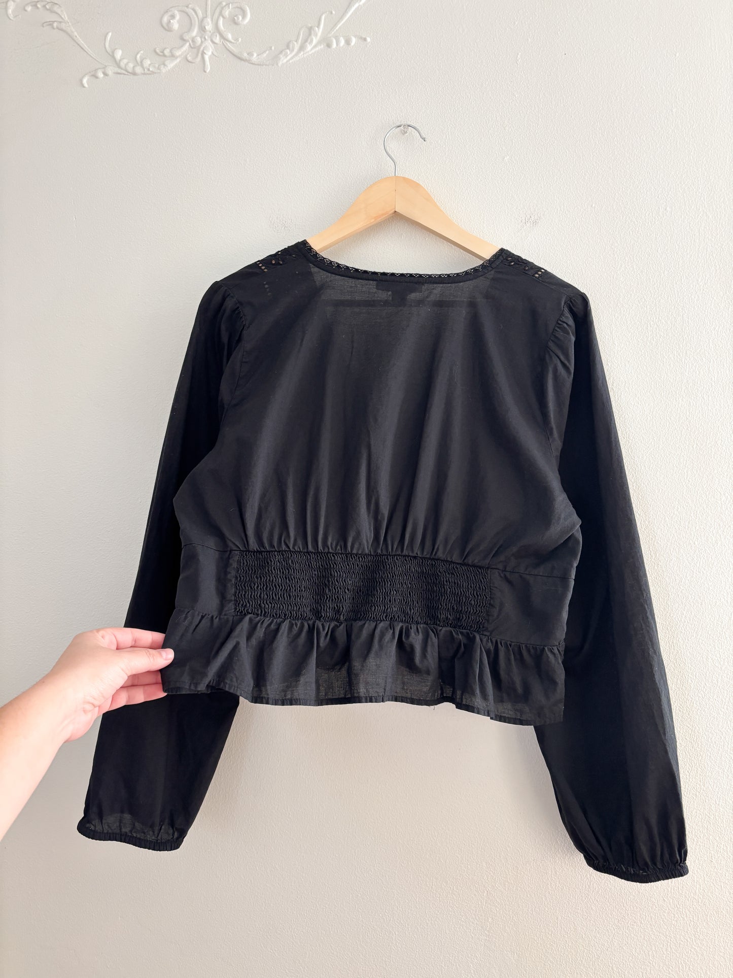 AE Black Cropped Blouse (XL)