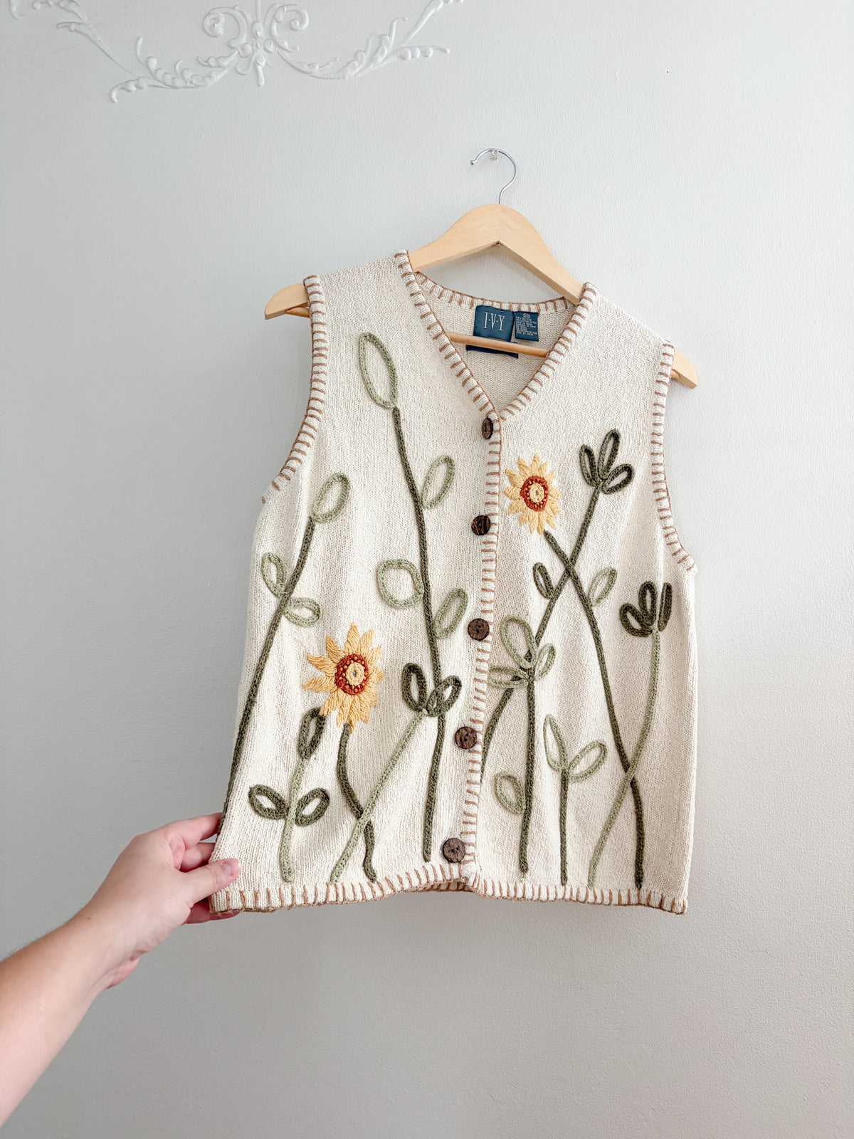Vintage Embroidered Knit Vest (XL)