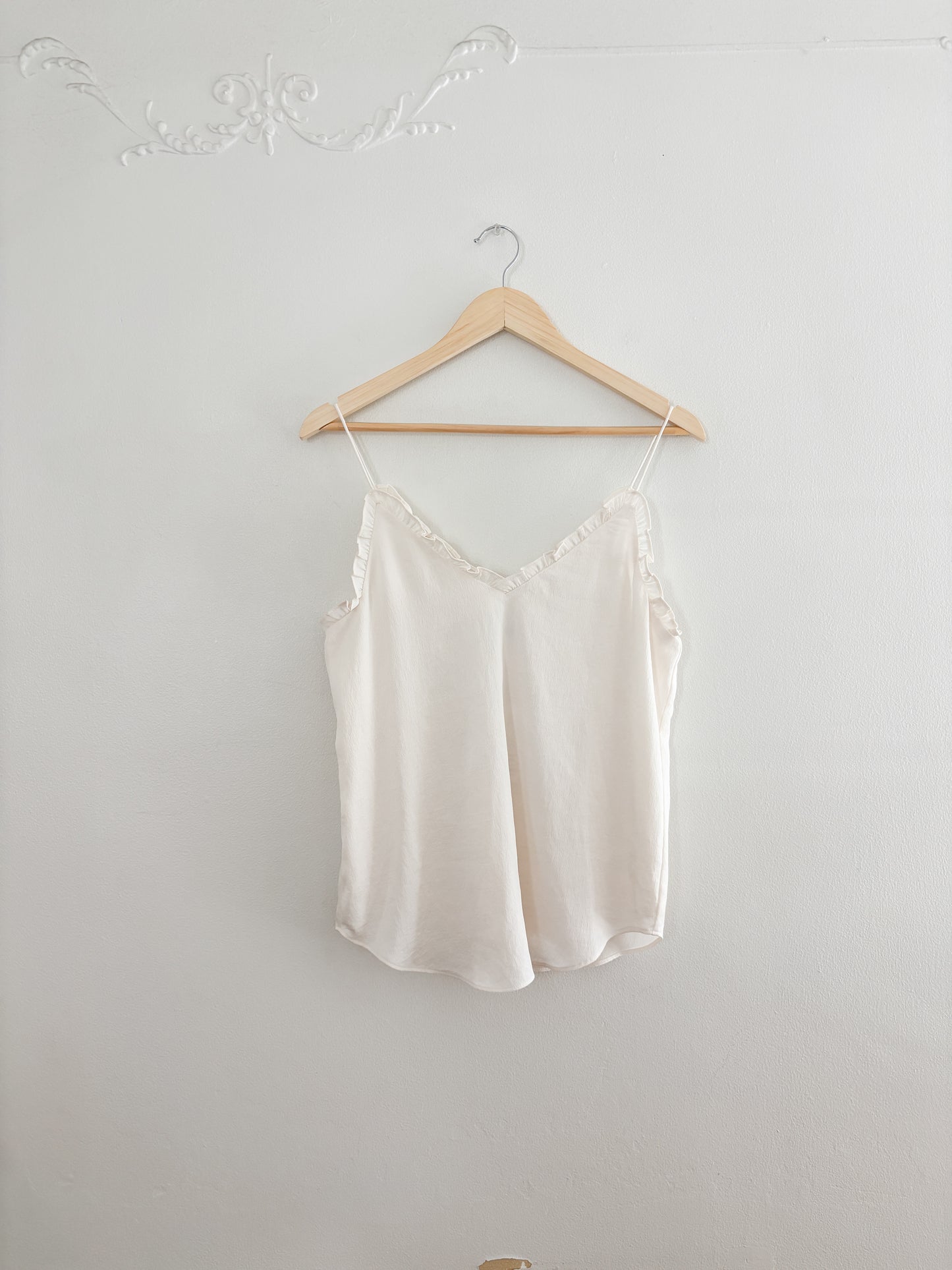 Express ruffle tank top (S)