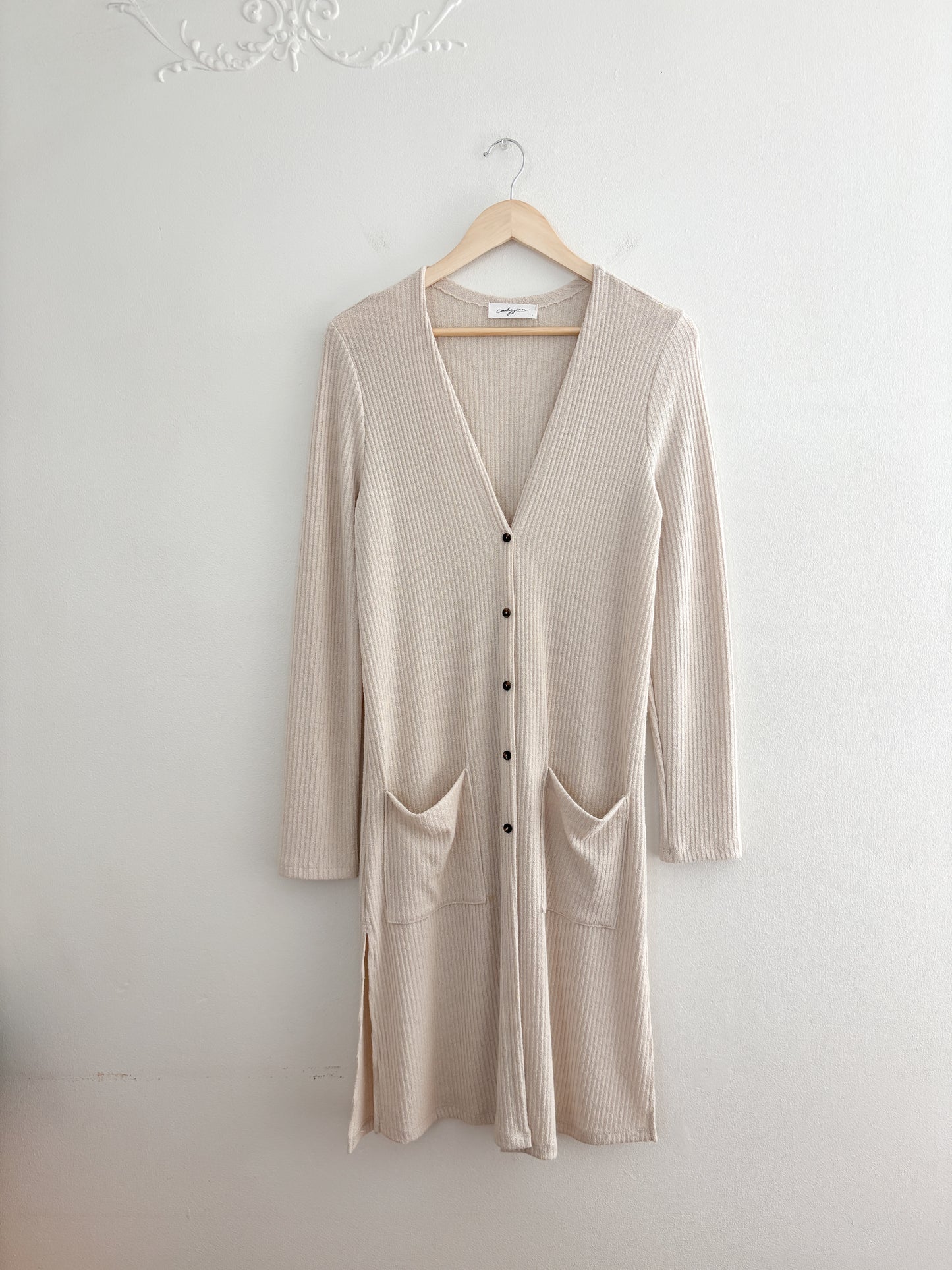 Carly Jean LA Cardigan (M/L)