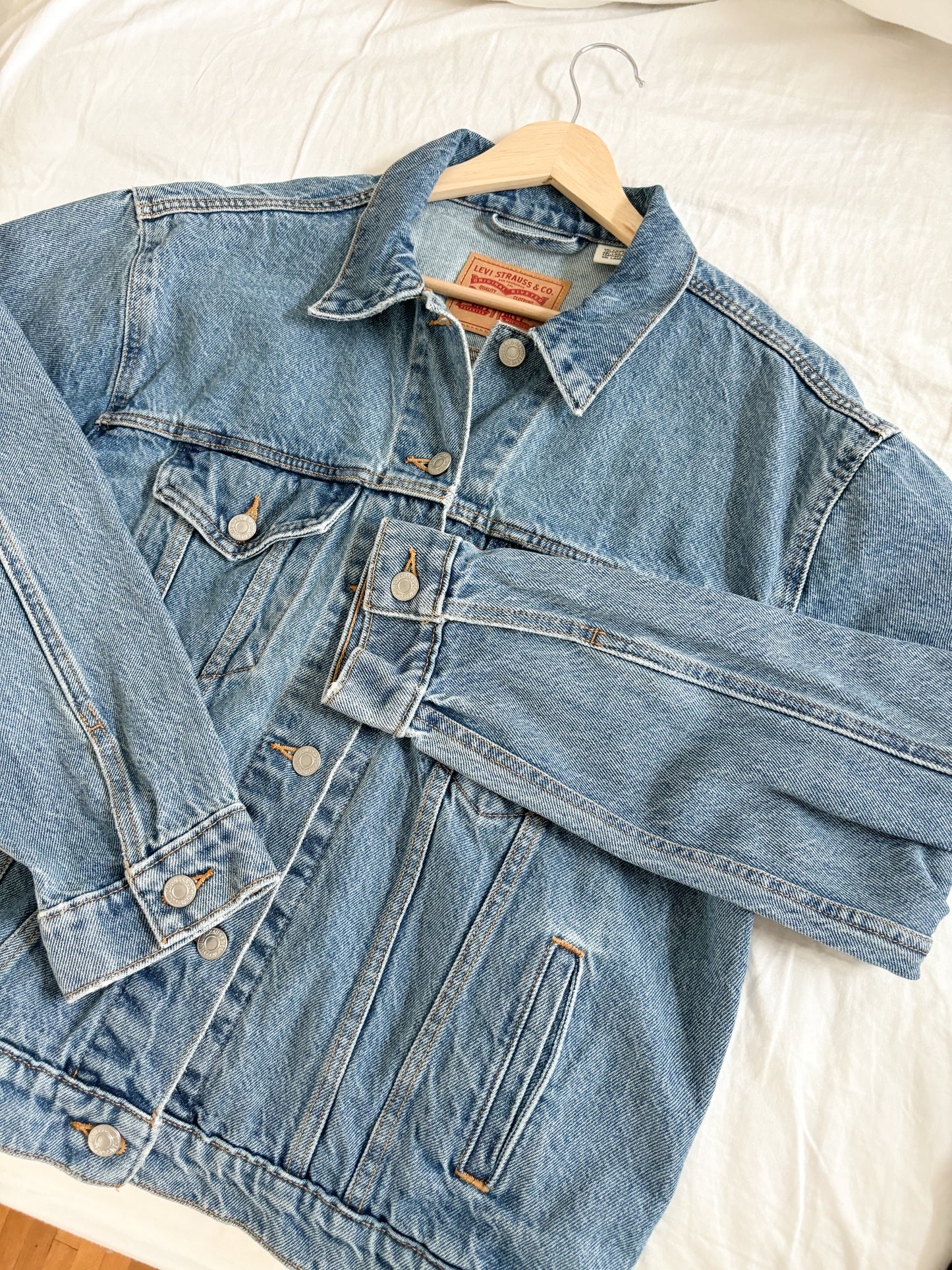 Levis Denim Trucker Jacket (M/L)