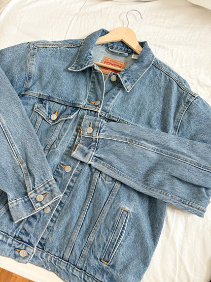 Levis Denim Trucker Jacket (M/L)