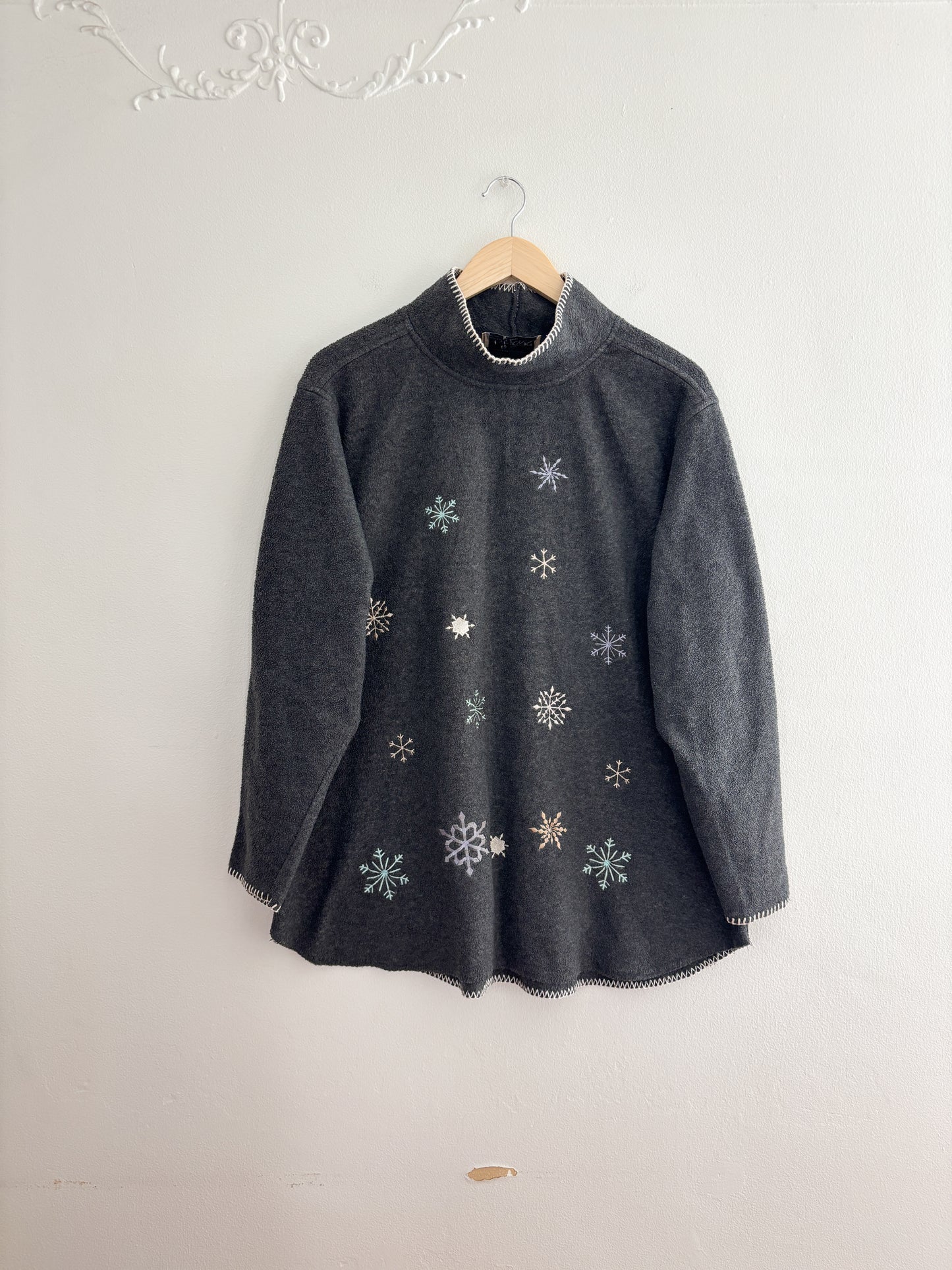 Vintage Grey Snowflake Fleece Sweater (XL)