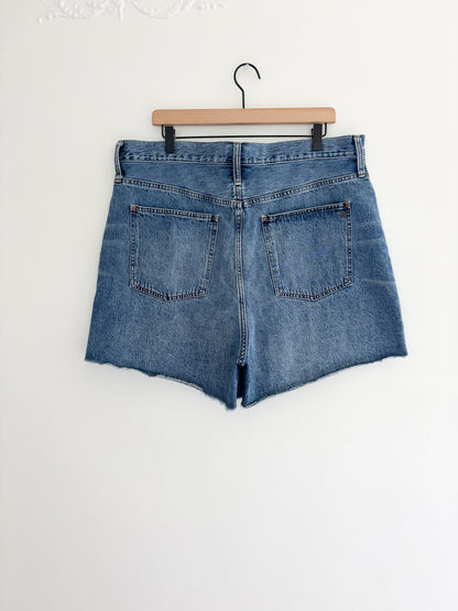 Madewell “Mom Jean Short” (33)
