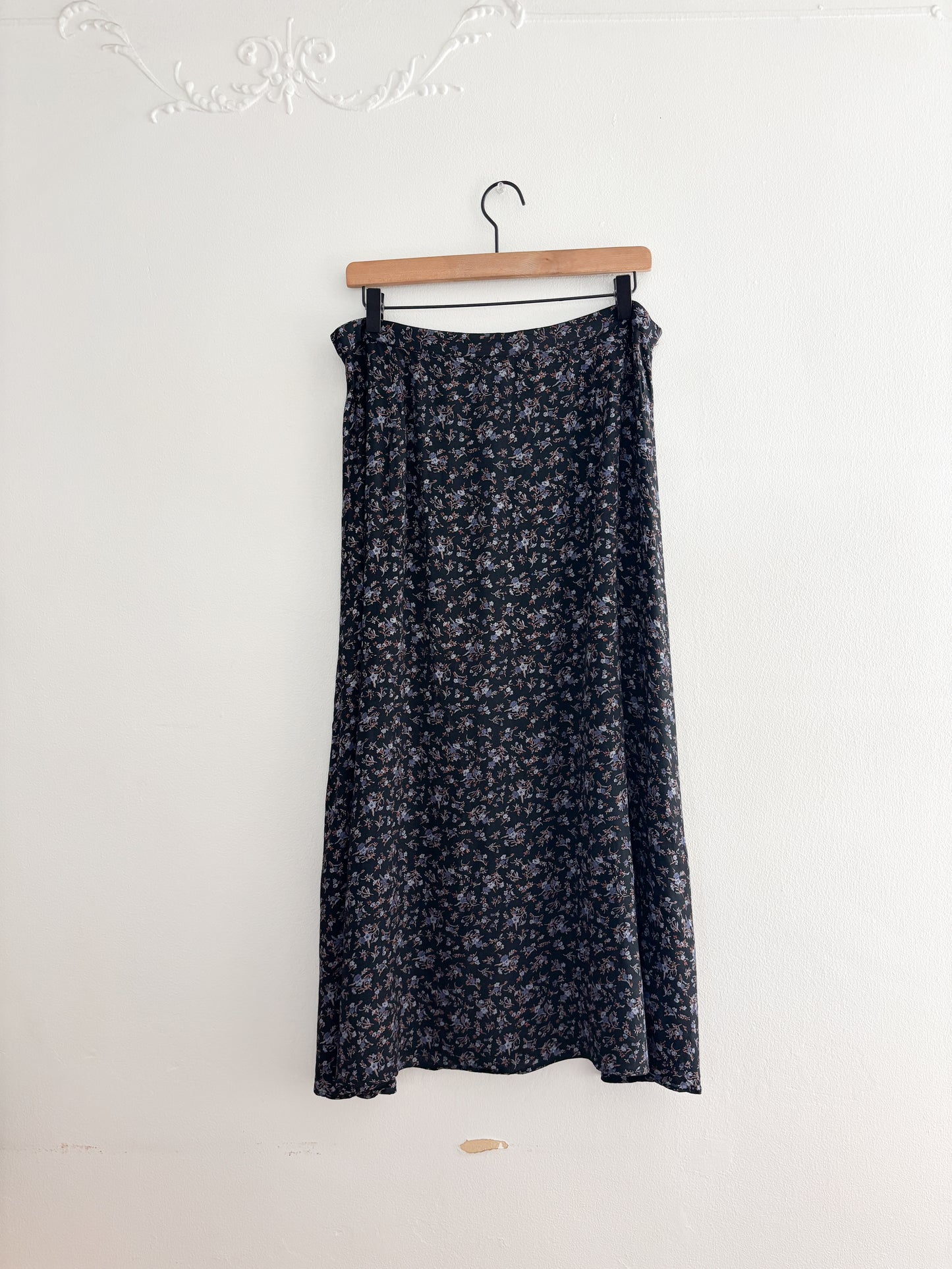 Vintage Black Floral Skirt (31/32”)
