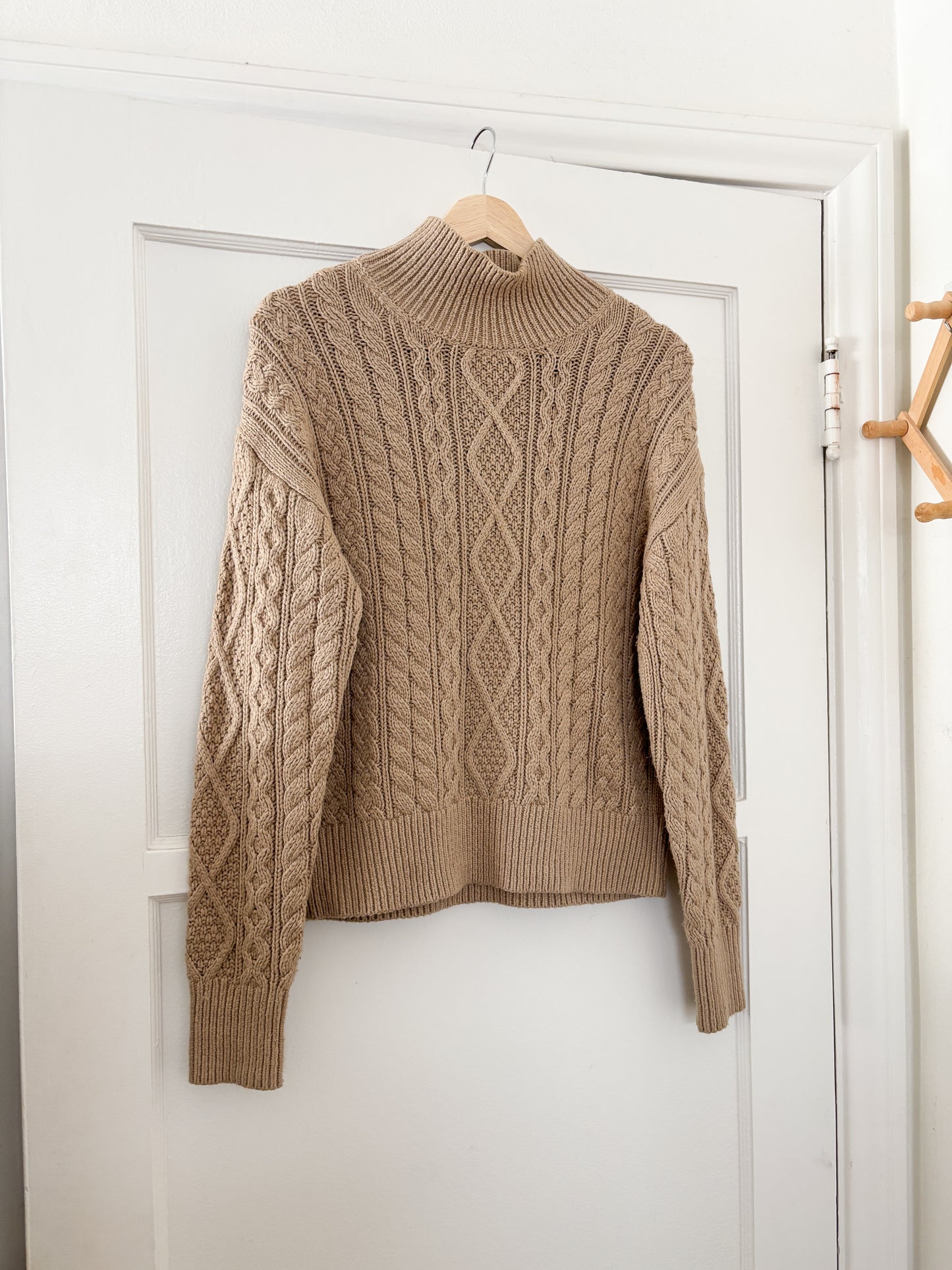 Banana Republic Cable Knit Sweater (M)