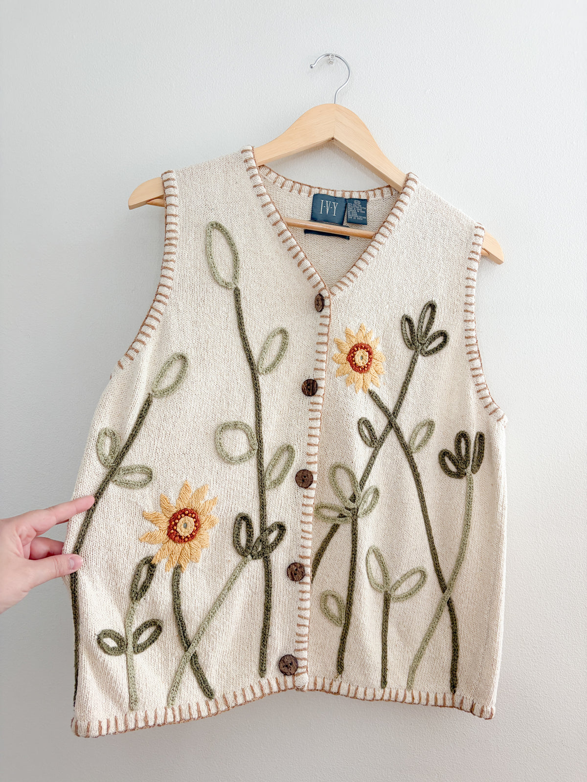 Vintage Embroidered Knit Vest (XL)