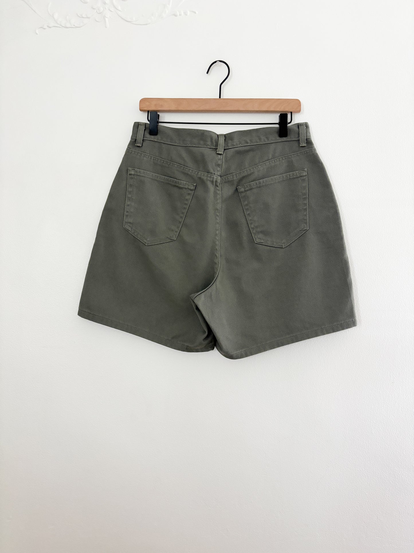 Liz Claiborne High Rise Shorts (30/31”)