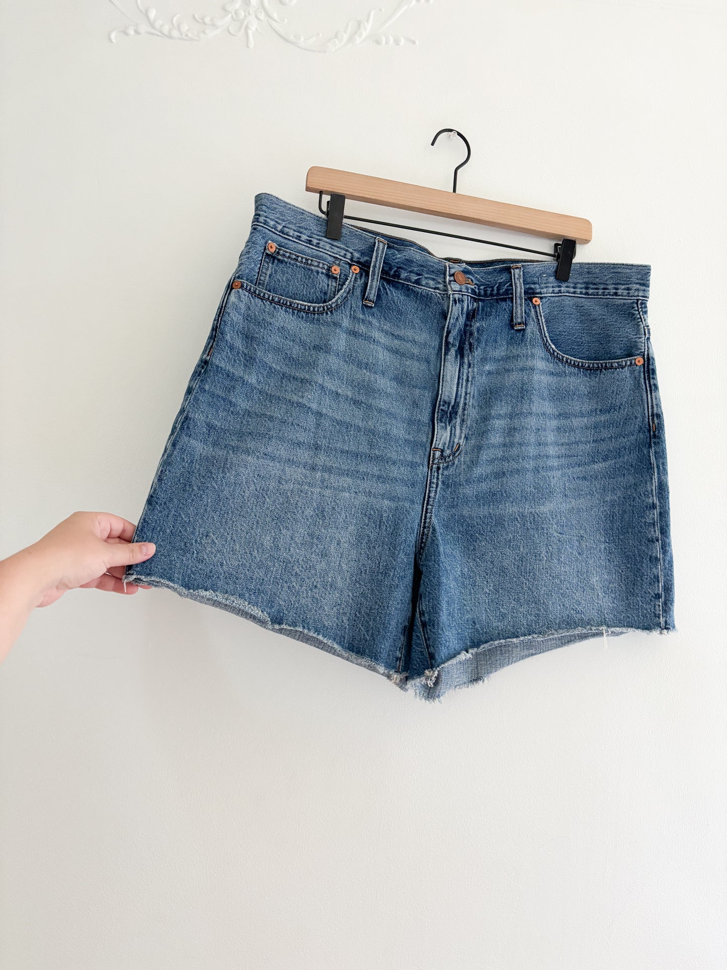 Madewell “Mom Jean Short” (33)
