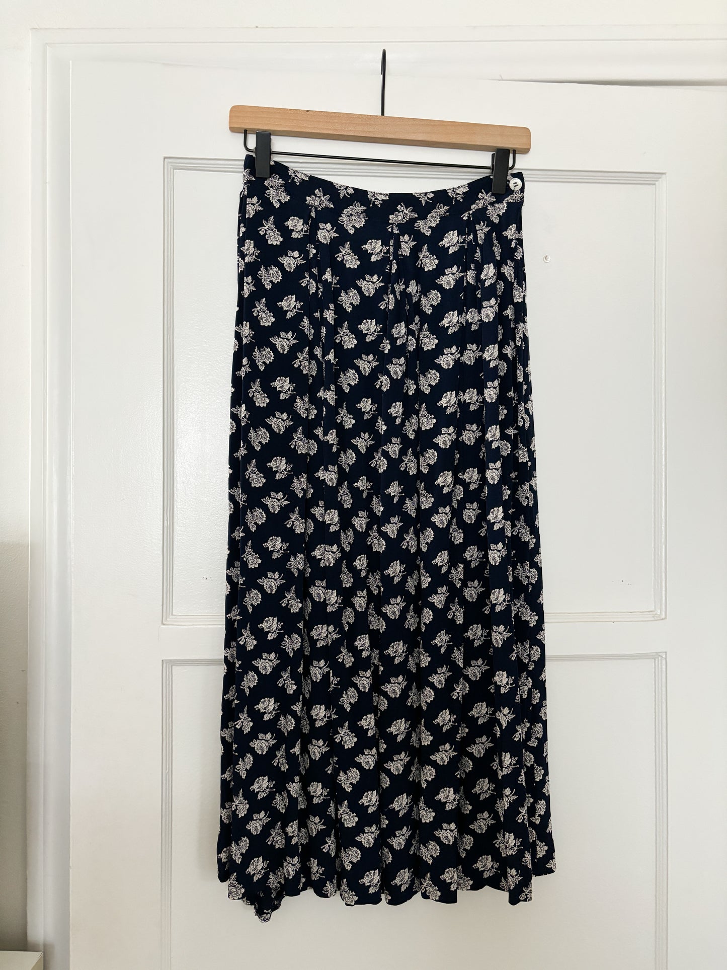 Vintage Talbots Navy Floral Skirt (26”)