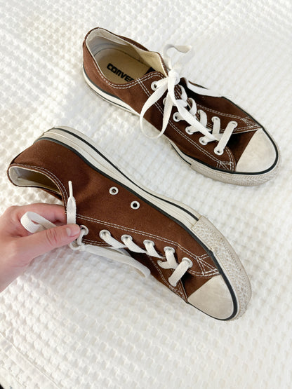 Brown low top converse