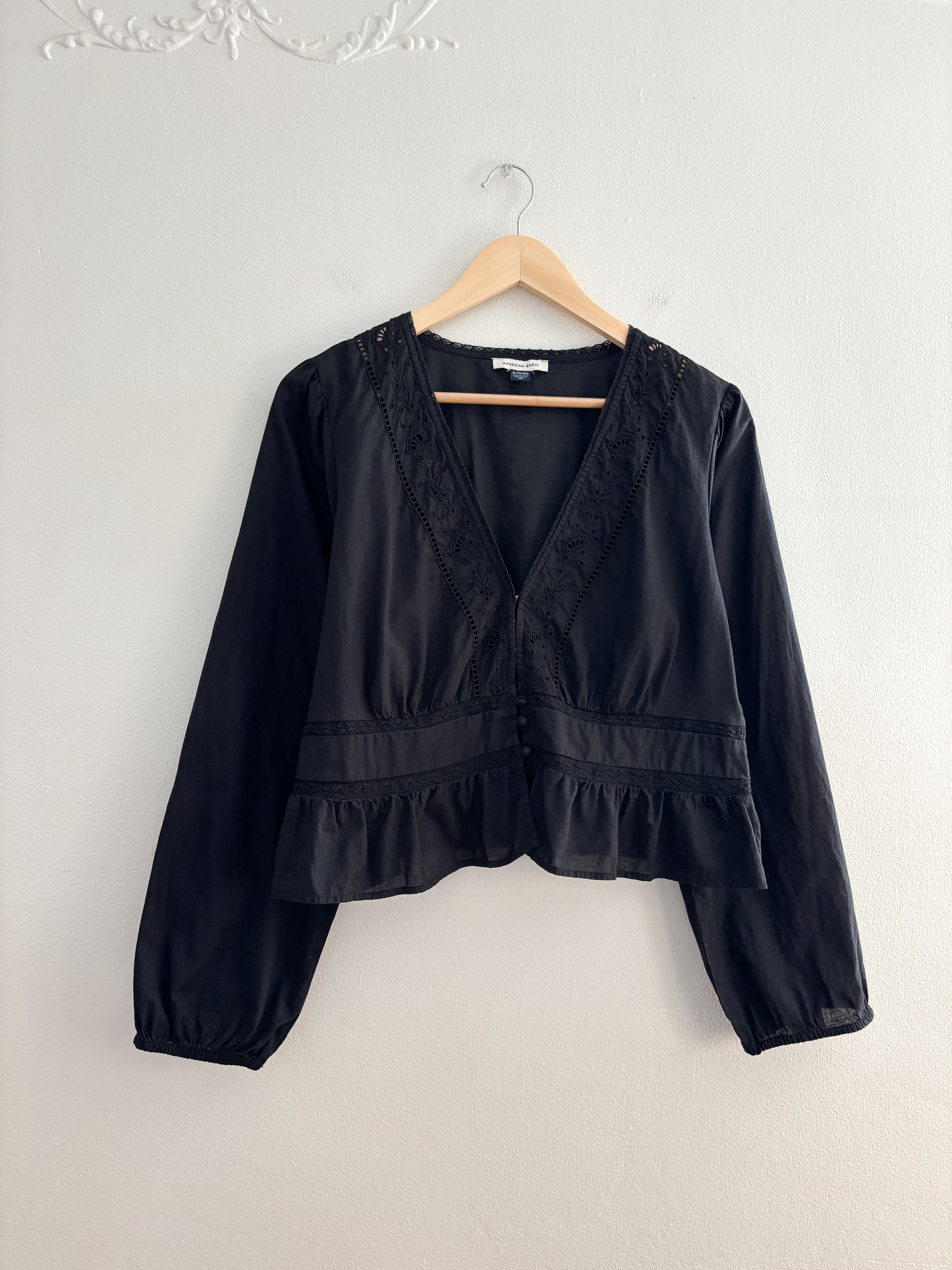 AE Black Cropped Blouse (XL)