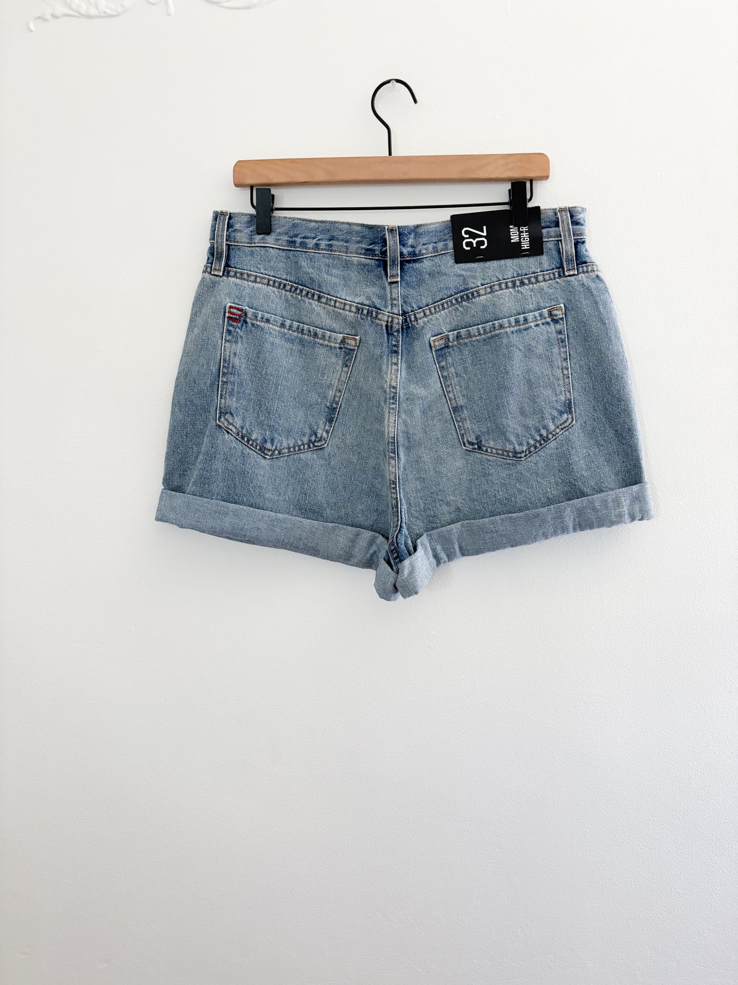 NWT BDG Mom High Rise Shorts (32)