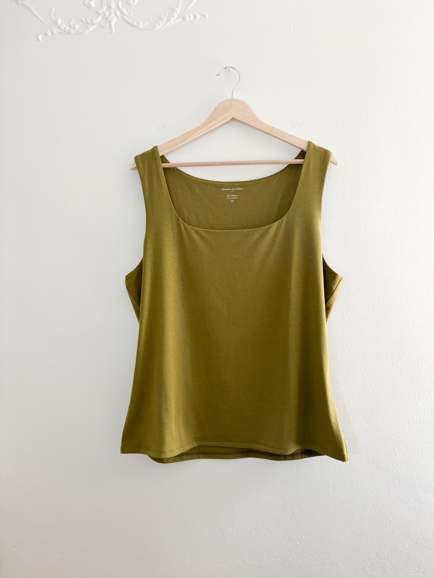 Banana Republic soft stretch tank (xl)