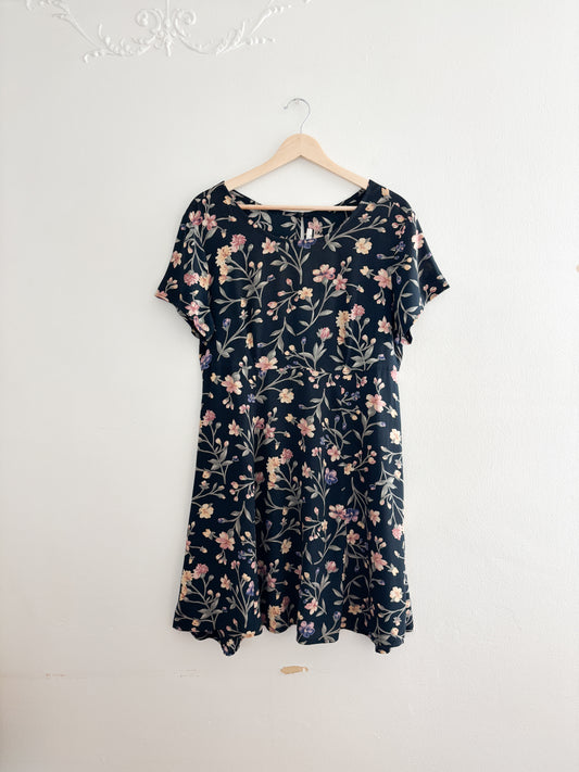 Vintage Floral Dress (S/M)