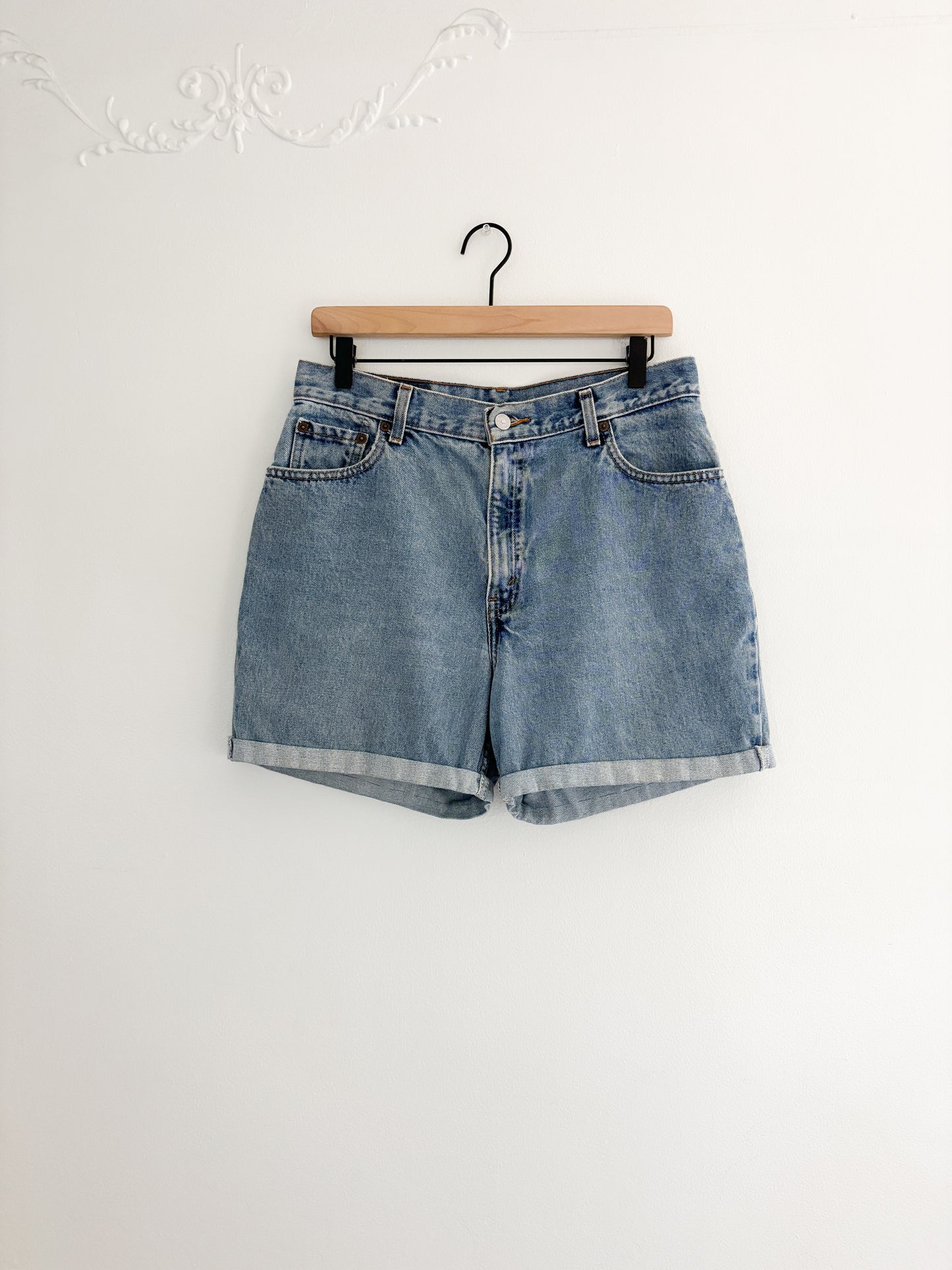 Vintage Levis Denim Shorts (30”)
