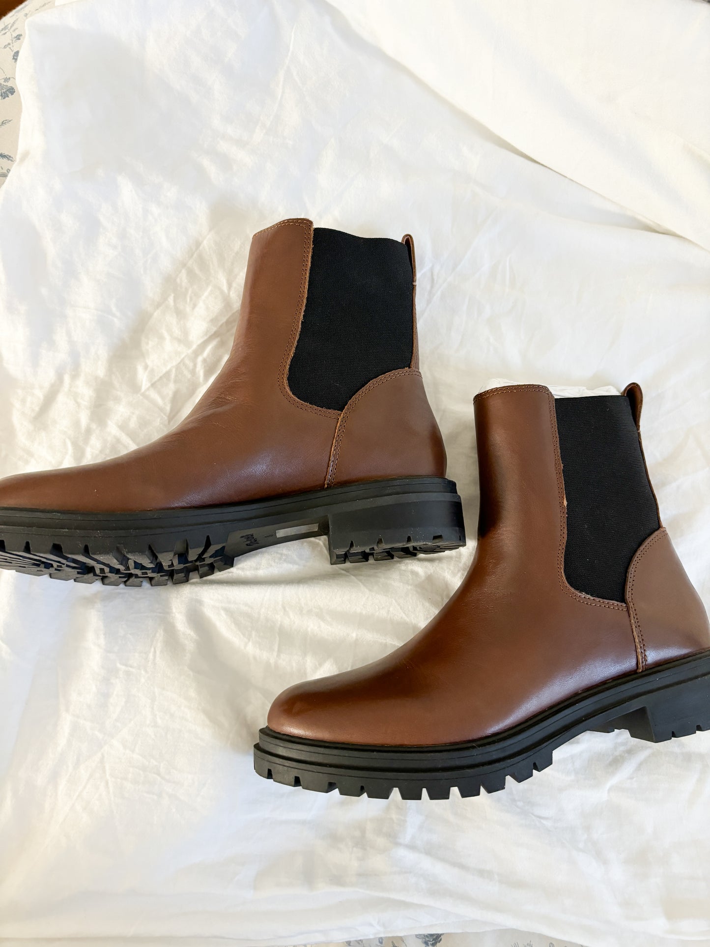 NEW Madewell Pull On Chelsea Lug Sole Boots