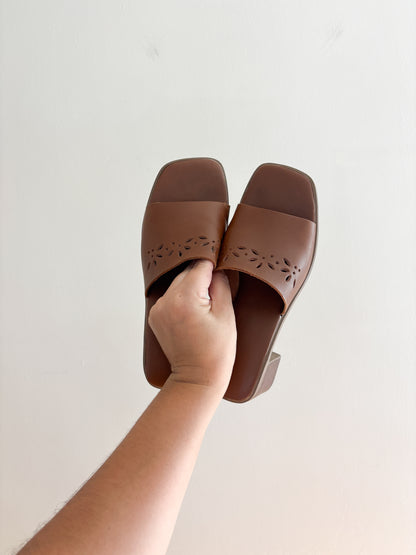 Vintage Brown Leather Heeled Sandals (6)