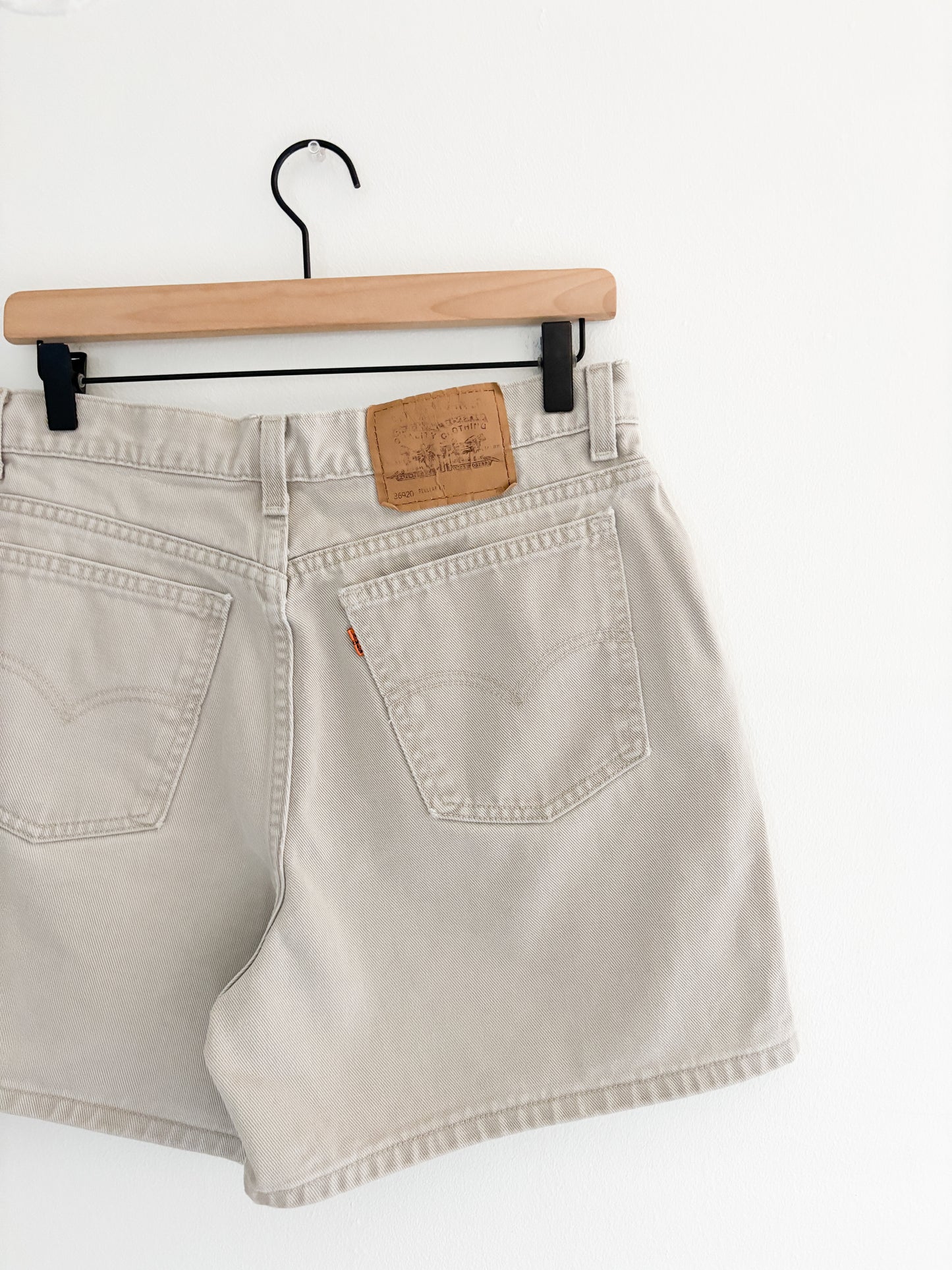 Levis Orange Tab Khaki Shorts (30”)