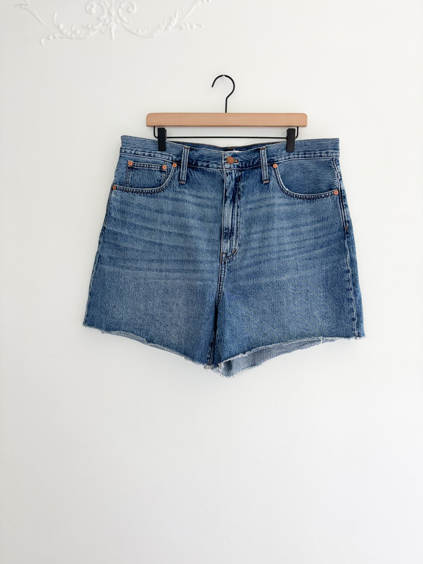Madewell “Mom Jean Short” (33)