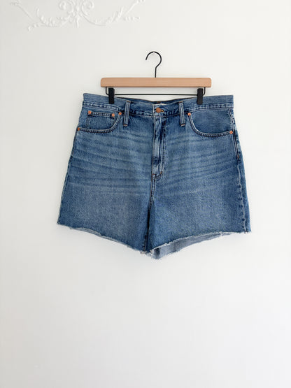 Madewell “Mom Jean Short” (33)