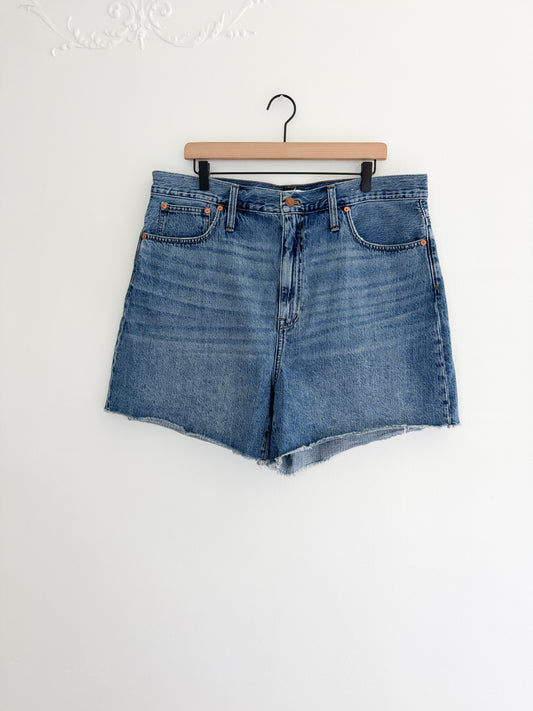 Madewell “Mom Jean Short” (33)